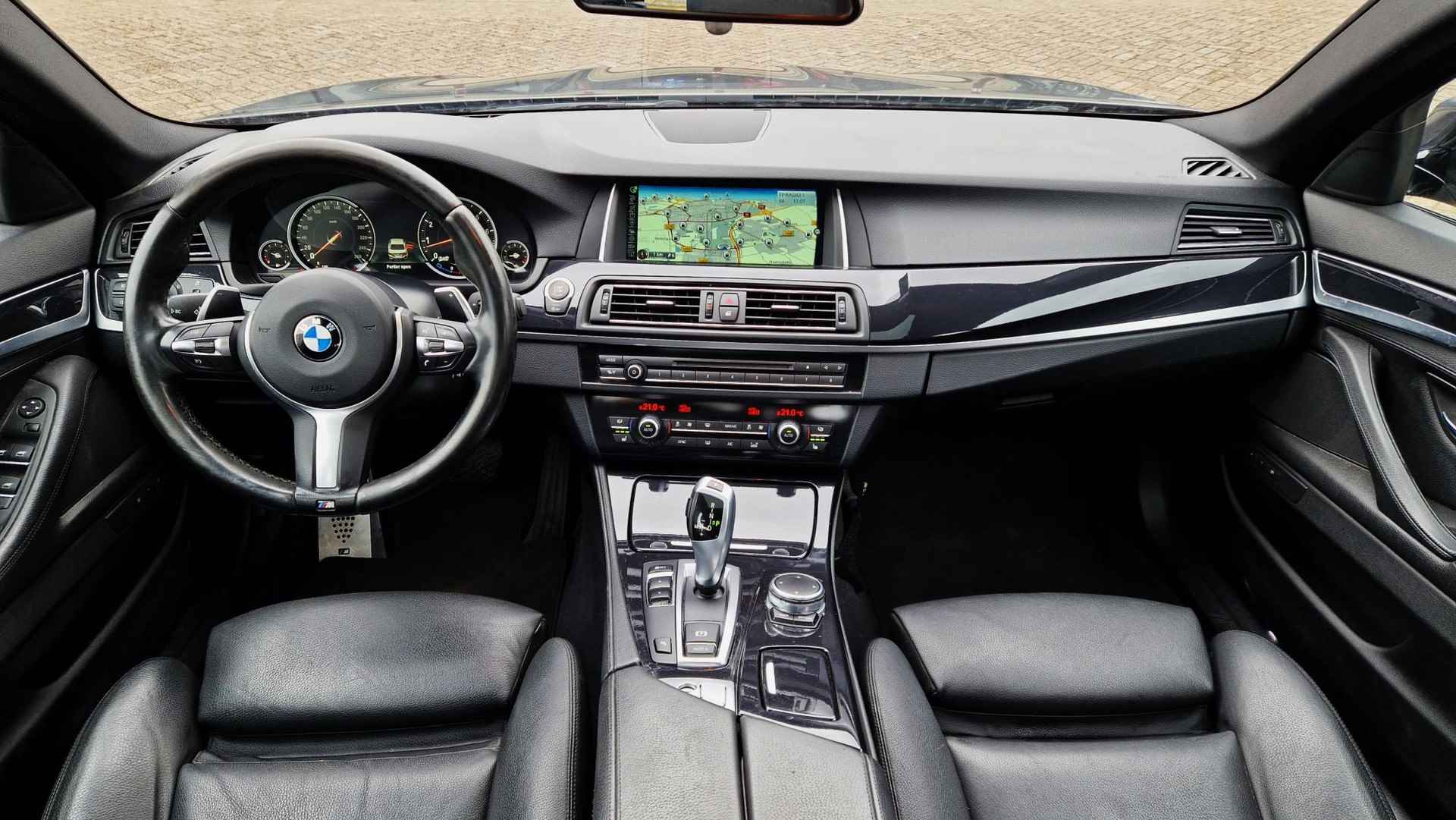 BMW 5-serie 520i High Executive - 2/29