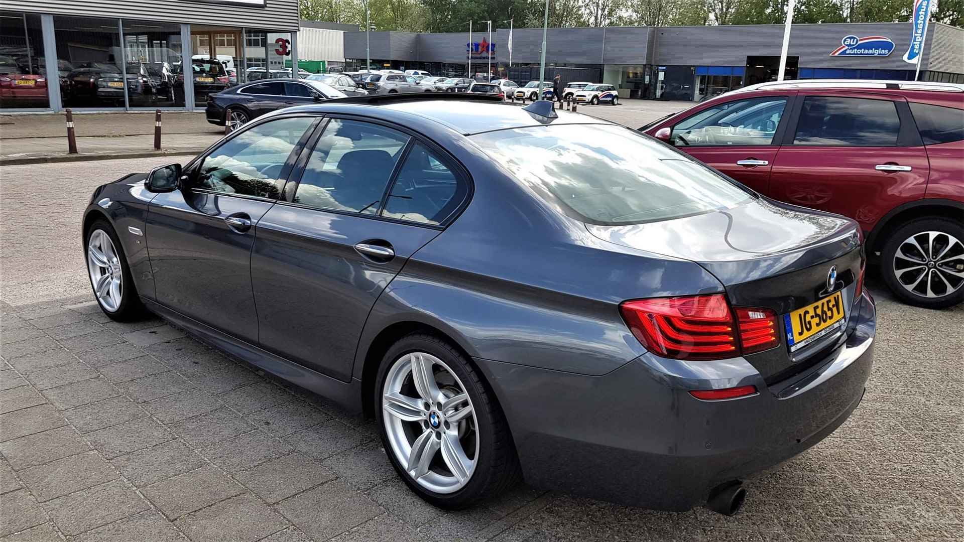 BMW 5-serie 520i High Executive - 3/29
