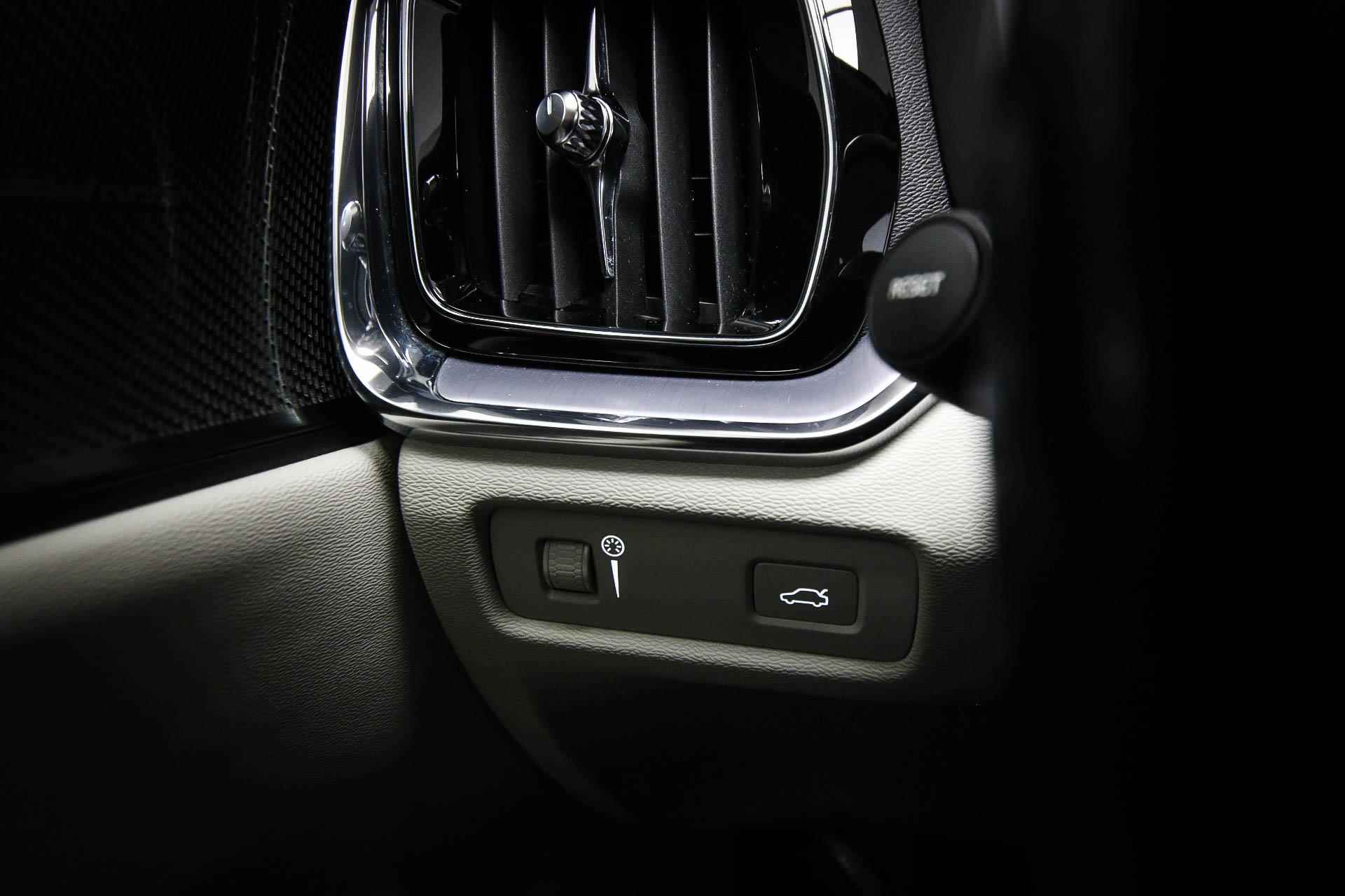 Volvo V60 2.0 D4 Momentum | LED | LEDER | HARMAN KARDON DAB | APPLE |  CD SPELER | DEALER ONDERHOUDEN - 25/48