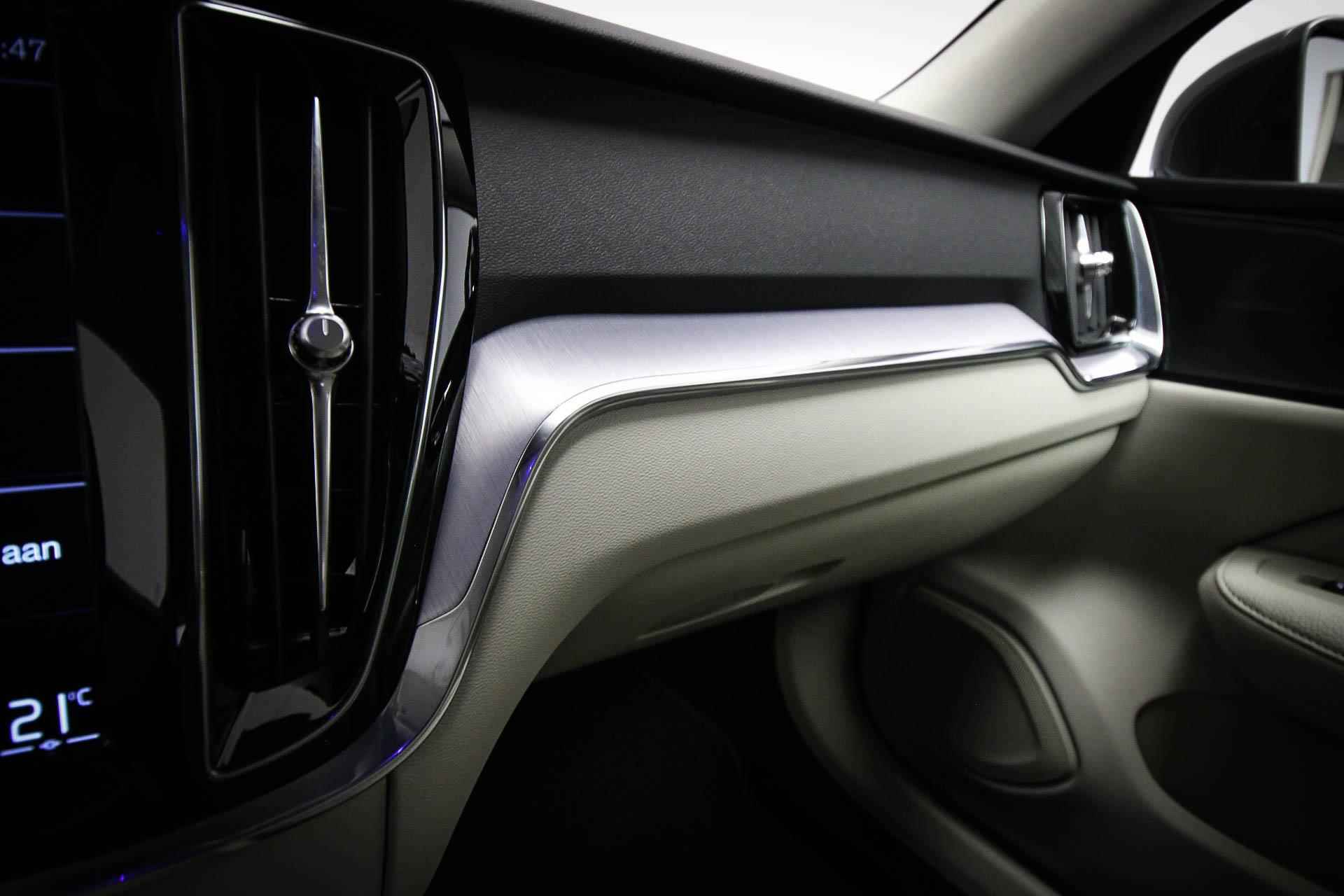 Volvo V60 2.0 D4 Momentum | LED | LEDER | HARMAN KARDON DAB | APPLE |  CD SPELER | DEALER ONDERHOUDEN - 31/48