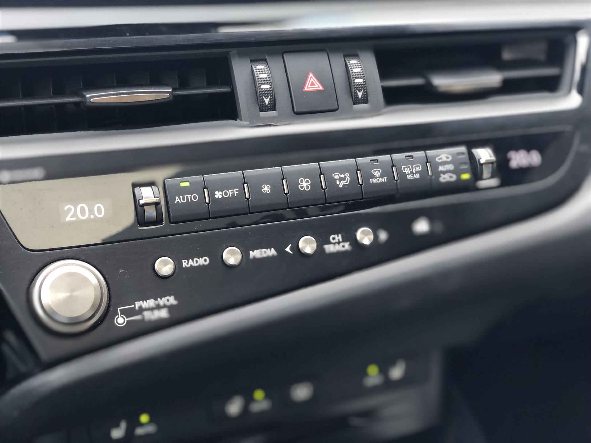 Lexus Es 300h F Sport Line | Schuifdak, Mark Levinson, HUD, Leer, Stoelventilatie, 360 graden camera, Dodehoekherkenning, Eerste eigenaar, BTW auto - 40/43