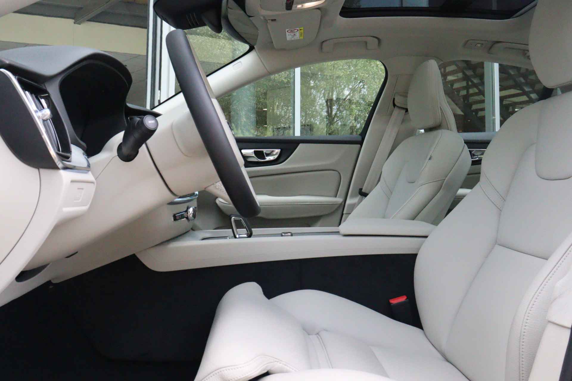 Volvo S60 B4 Plus Bright | NIEUW! | Panoramadak | Adaptieve Cruise | Pilot Assist | Elektrisch verstelbare stoelen met geh. | BLIS Dode ho - 31/48