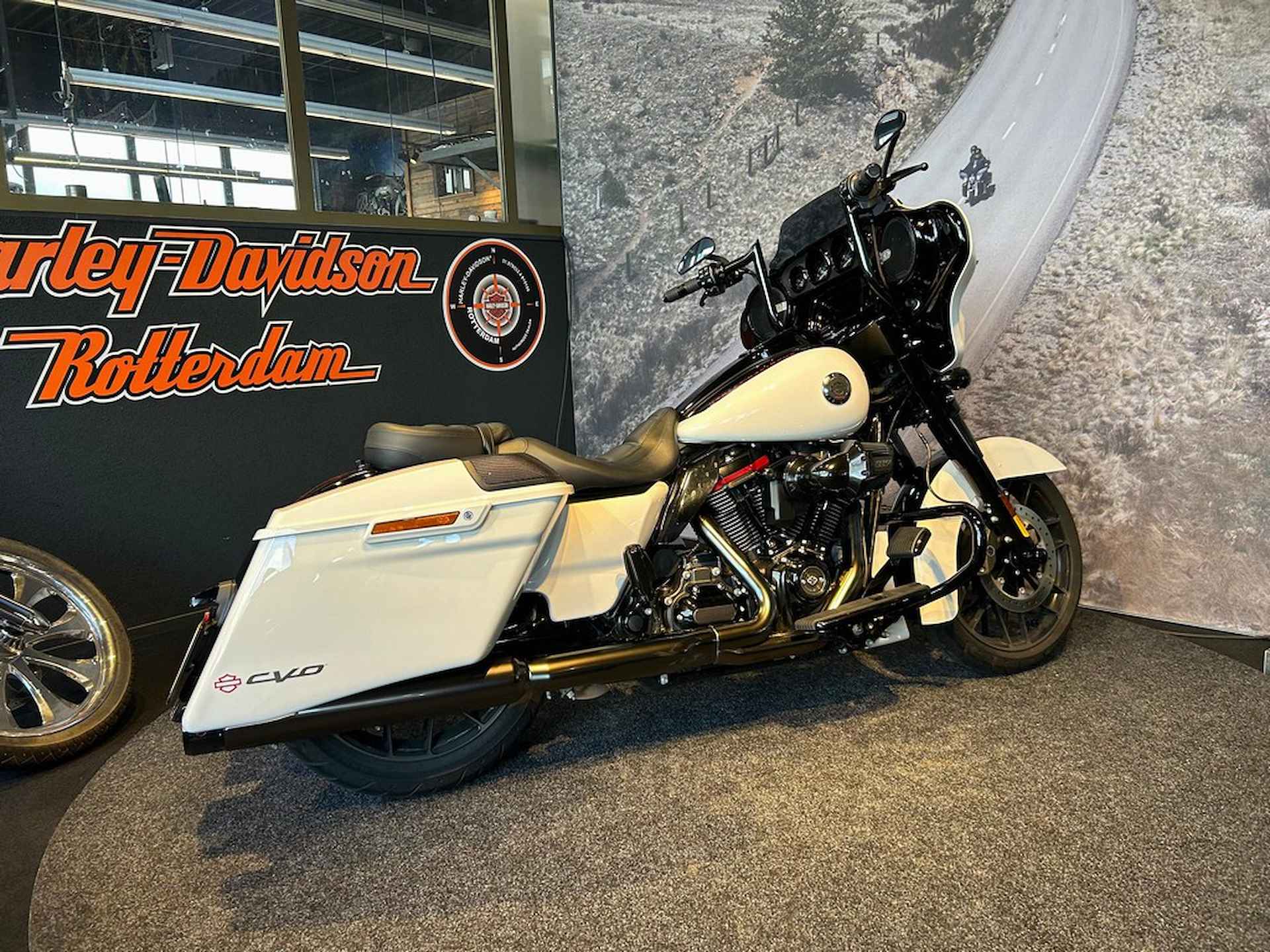 Harley-Davidson FLHXSE CVO STREET GLIDE - 3/12