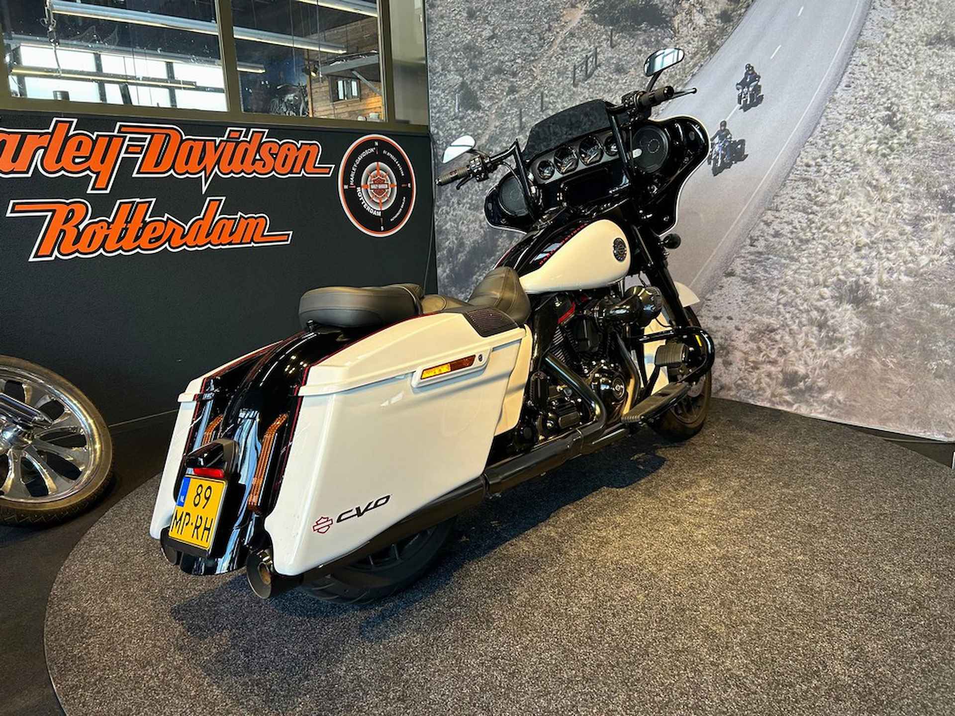 Harley-Davidson FLHXSE CVO STREET GLIDE - 4/12