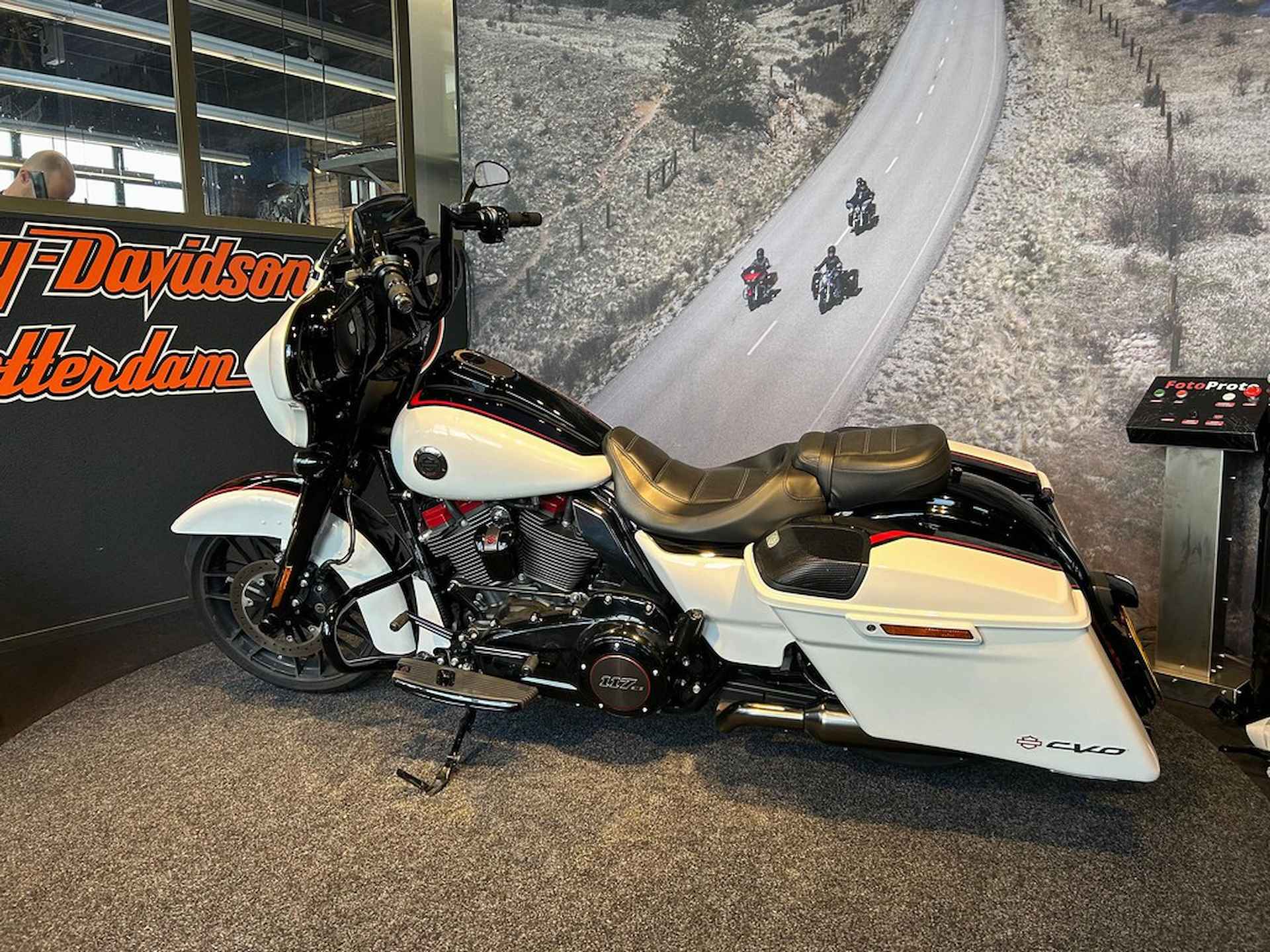 Harley-Davidson FLHXSE CVO STREET GLIDE - 6/12