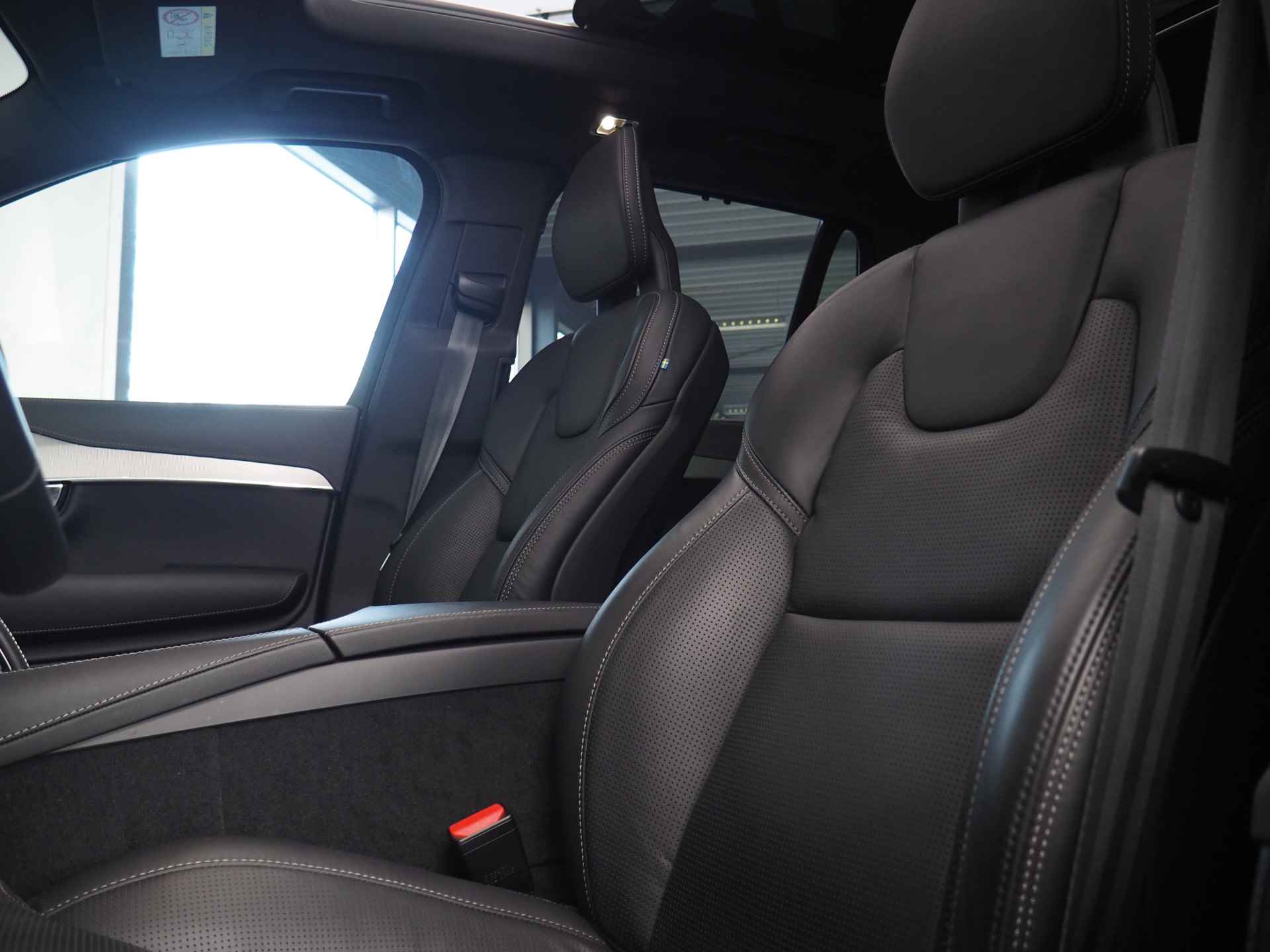 Volvo XC90 2.0 T8 Recharge AWD Inscription | Luchtvering | Pilot Assist | Stuur/Stoelverwarming | Stoelventilatie | Bowers & Wilkins Geluidssysteem | Dodehoekdetectie | Panoramadak | Apple CarPlay/ Android Auto | Inc. 220v Laadkabel - 13/38