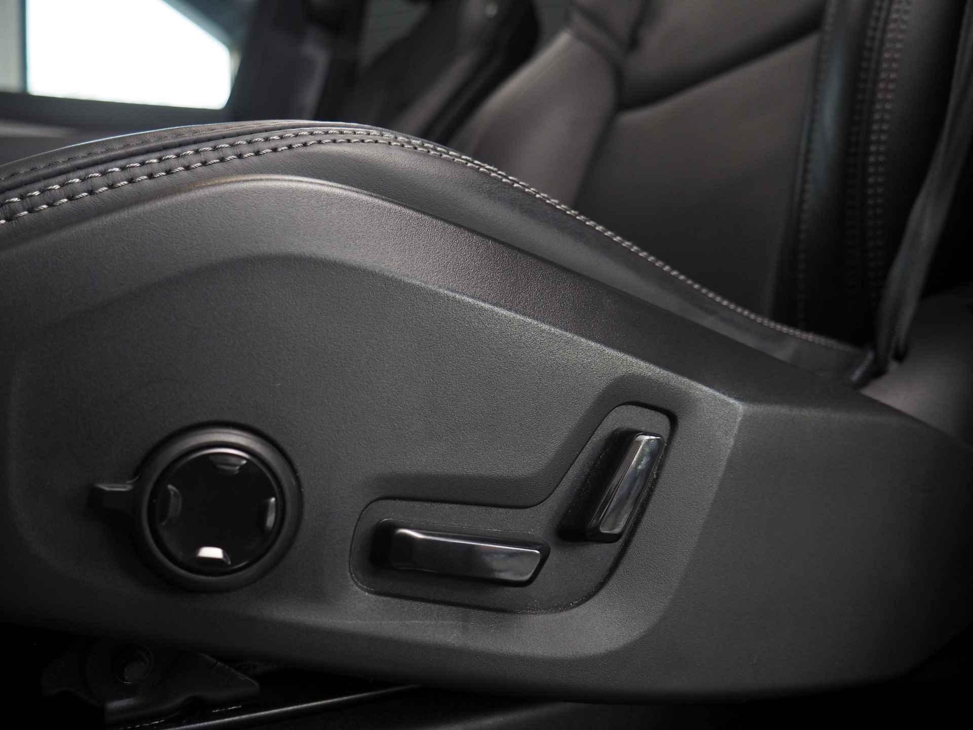 Volvo XC90 2.0 T8 Recharge AWD Inscription | Luchtvering | Pilot Assist | Stuur/Stoelverwarming | Stoelventilatie | Bowers & Wilkins Geluidssysteem | Dodehoekdetectie | Panoramadak | Apple CarPlay/ Android Auto | Inc. 220v Laadkabel - 14/38