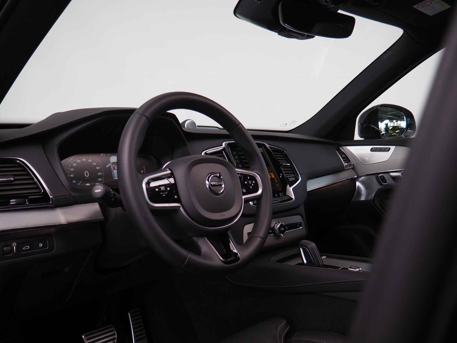 Volvo XC90 2.0 T8 Recharge AWD Inscription | Luchtvering | Pilot Assist | Stuur/Stoelverwarming | Stoelventilatie | Bowers & Wilkins Geluidssysteem | Dodehoekdetectie | Panoramadak | Apple CarPlay/ Android Auto | Inc. 220v Laadkabel - 17/38