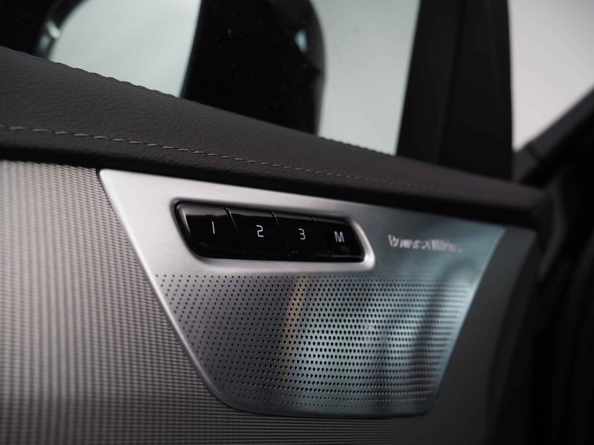 Volvo XC90 2.0 T8 Recharge AWD Inscription | Luchtvering | Pilot Assist | Stuur/Stoelverwarming | Stoelventilatie | Bowers & Wilkins Geluidssysteem | Dodehoekdetectie | Panoramadak | Apple CarPlay/ Android Auto | Inc. 220v Laadkabel - 21/38