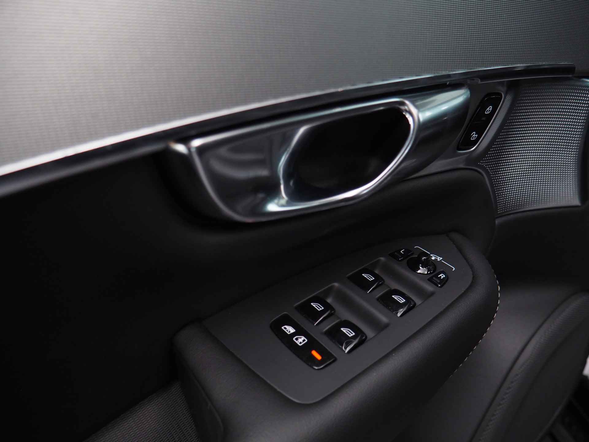 Volvo XC90 2.0 T8 Recharge AWD Inscription | Luchtvering | Pilot Assist | Stuur/Stoelverwarming | Stoelventilatie | Bowers & Wilkins Geluidssysteem | Dodehoekdetectie | Panoramadak | Apple CarPlay/ Android Auto | Inc. 220v Laadkabel - 22/38