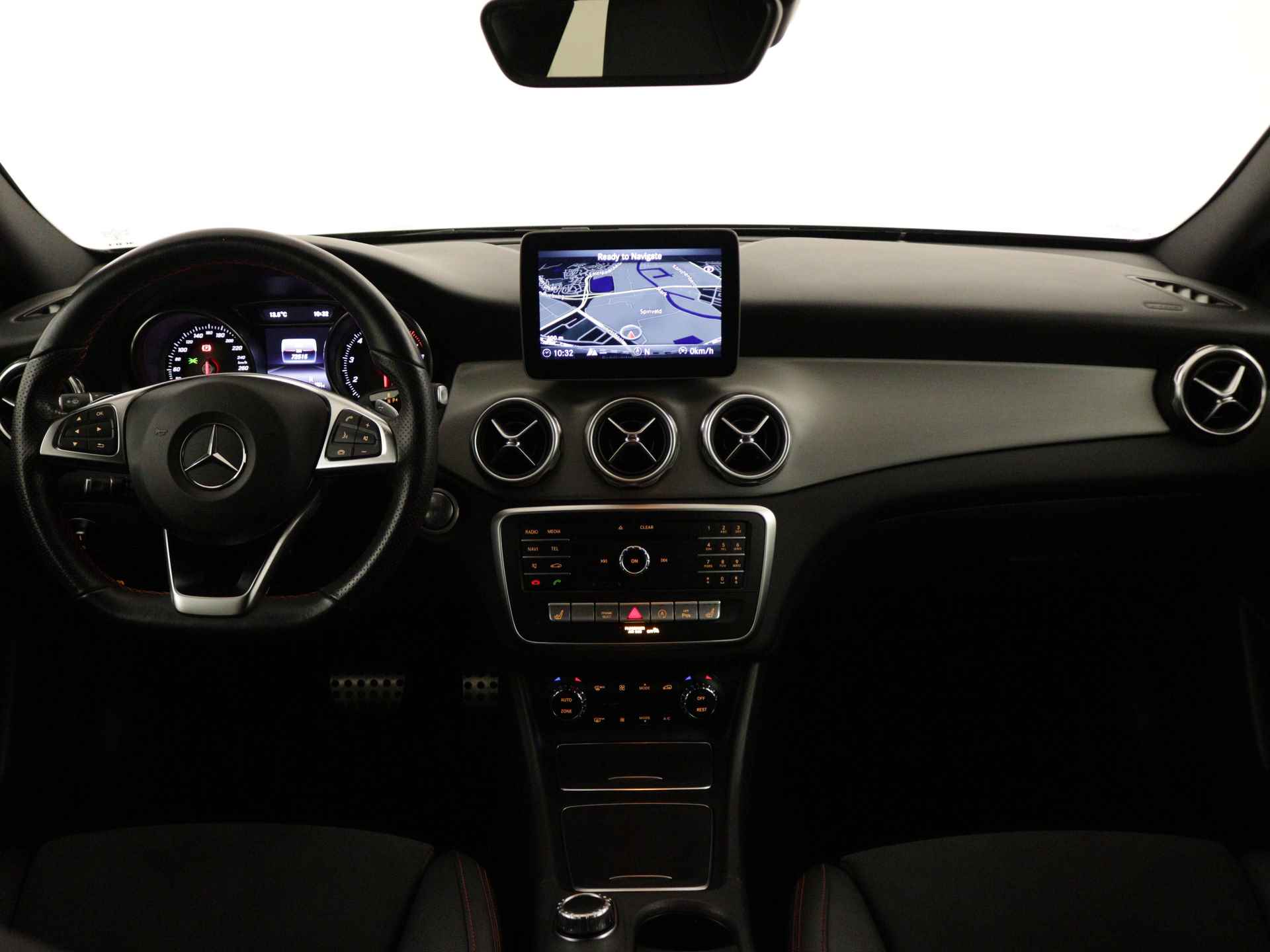 Mercedes-Benz GLA 180 Business Solution AMG Night Upgrade | Cruise Control | AMG Line | Stoelverwarming | Inclusief 24 maanden Mercedes-Benz Certified garantie voor Europa. - 6/45