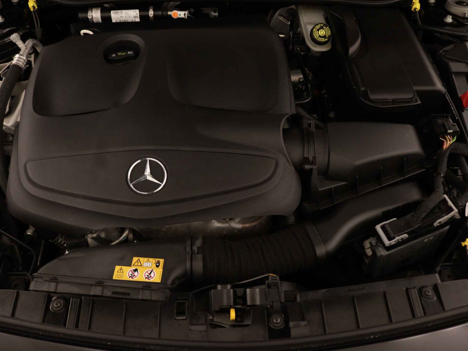 Mercedes-Benz GLA 180 Business Solution AMG Night Upgrade | Cruise Control | AMG Line | Stoelverwarming | Inclusief 24 maanden Mercedes-Benz Certified garantie voor Europa. - 42/45