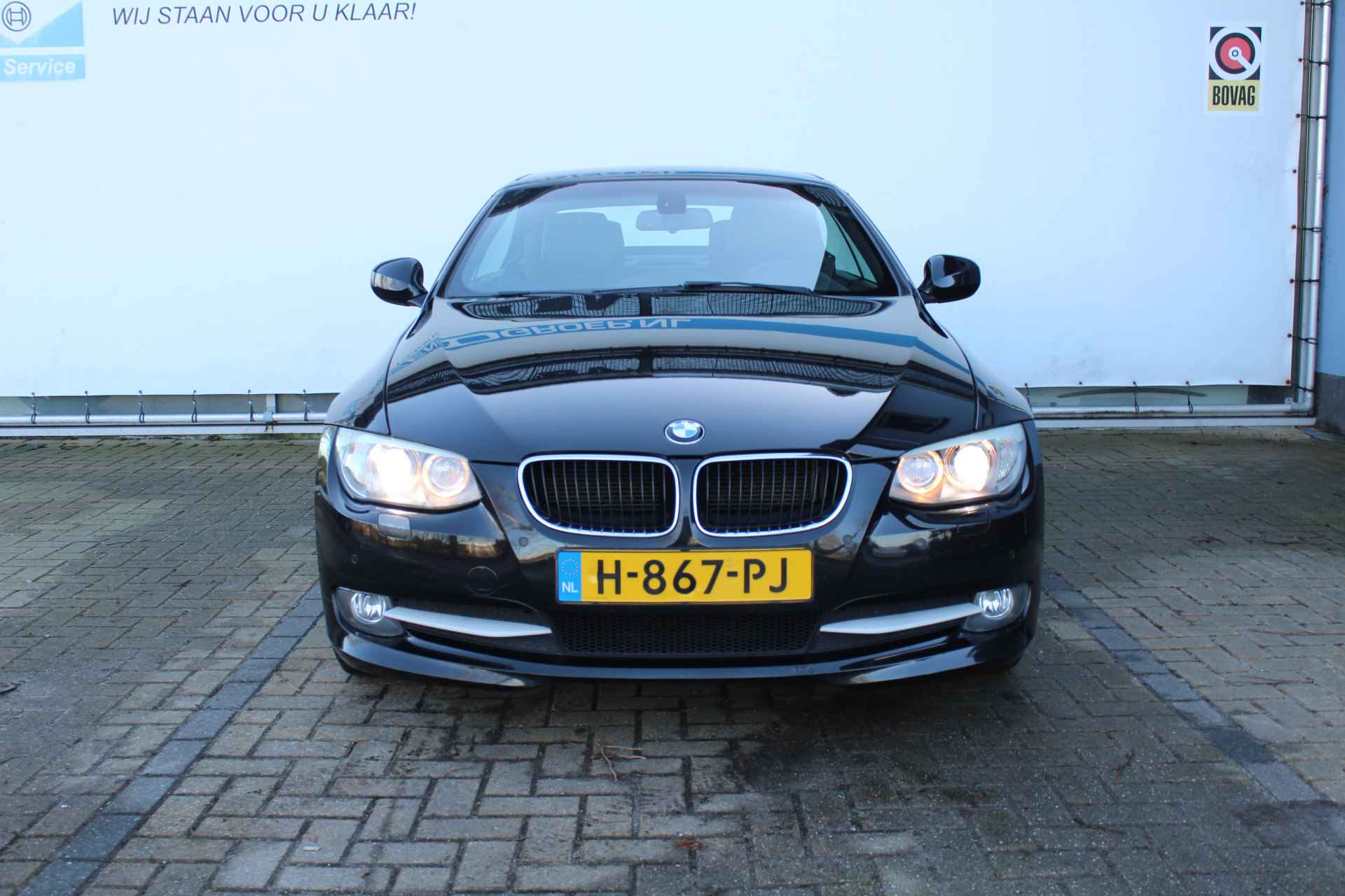 BMW 3 Serie Cabrio 318i | Incl. 12 maanden Garantie | Parkeersensoren V+A | Navigatie | Cruise controle | Climate controle  | Stoelverwarming | Elektrisch verstelbare stoelen | Memory stand bestuurdersstoel | Lederen bekleding | Elektrisch cabriolet dak | Angel eyes | 16 Inch LMV | - 4/57