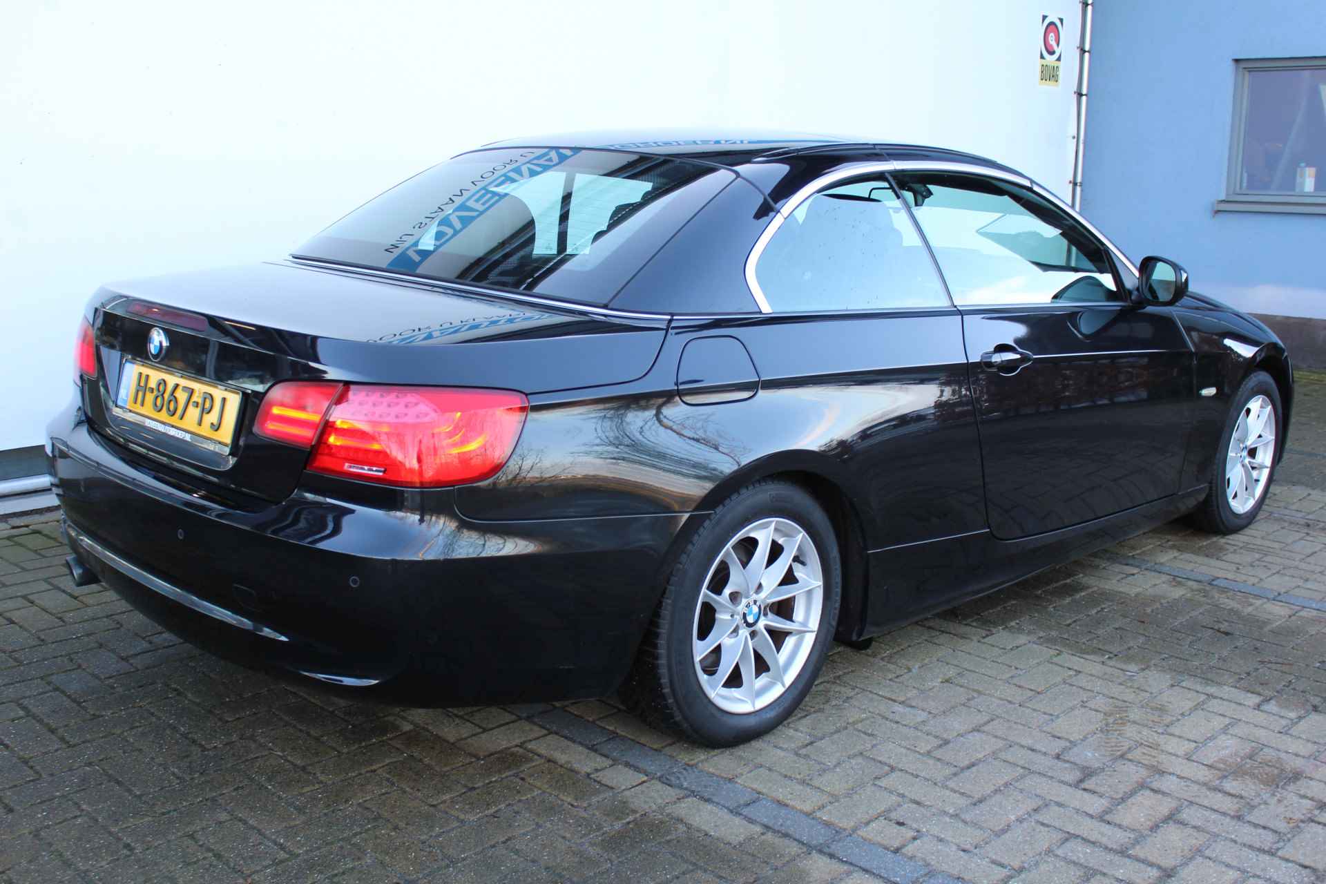 BMW 3 Serie Cabrio 318i | Incl. 12 maanden Garantie | Parkeersensoren V+A | Navigatie | Cruise controle | Climate controle  | Stoelverwarming | Elektrisch verstelbare stoelen | Memory stand bestuurdersstoel | Lederen bekleding | Elektrisch cabriolet dak | Angel eyes | 16 Inch LMV | - 9/57