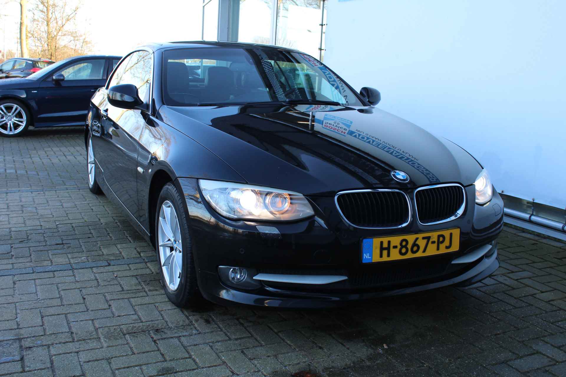 BMW 3 Serie Cabrio 318i | Incl. 12 maanden Garantie | Parkeersensoren V+A | Navigatie | Cruise controle | Climate controle  | Stoelverwarming | Elektrisch verstelbare stoelen | Memory stand bestuurdersstoel | Lederen bekleding | Elektrisch cabriolet dak | Angel eyes | 16 Inch LMV | - 14/57