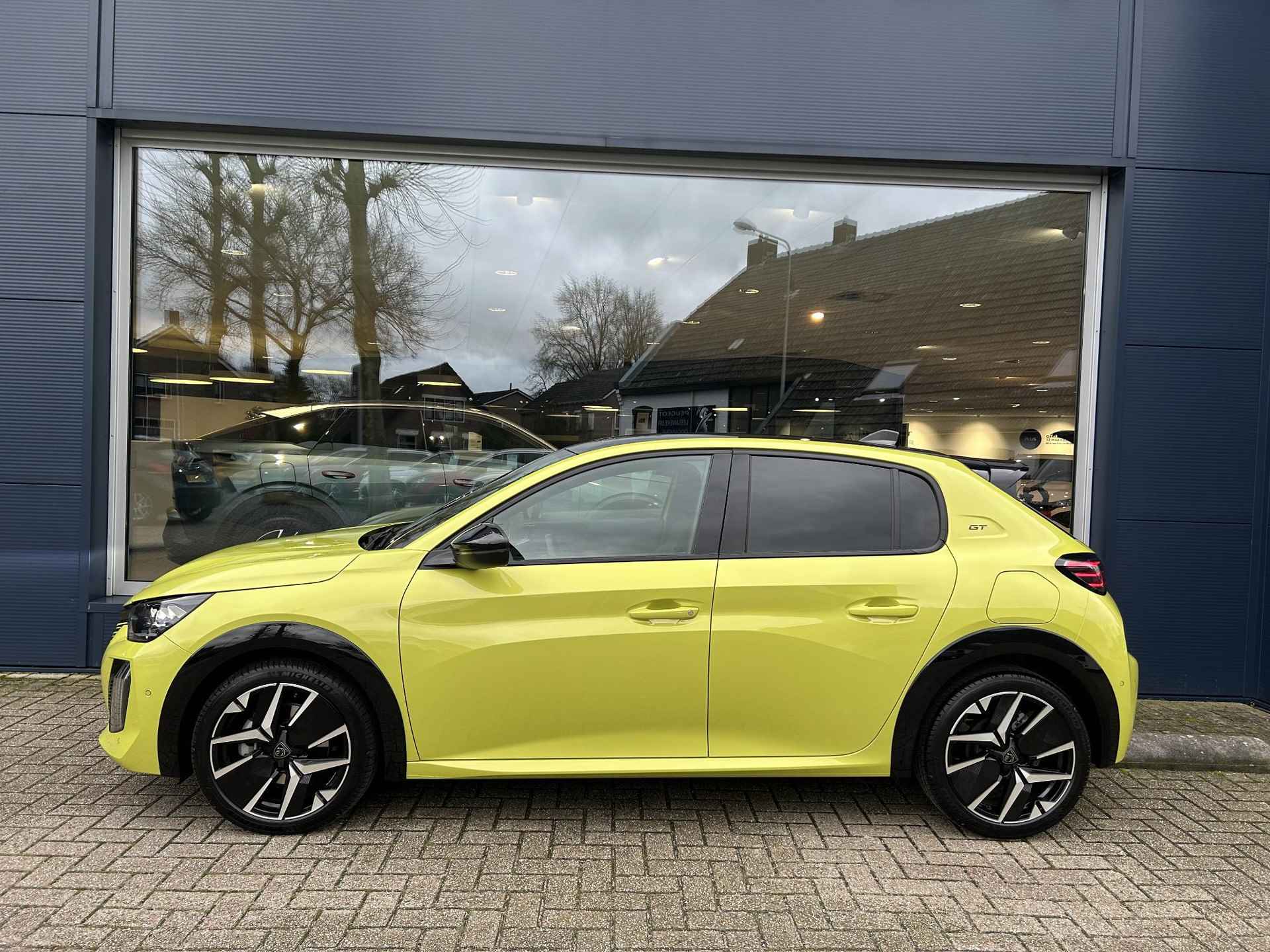 Peugeot 208 Hybrid 100 e-DCS6 GT | Nieuw Model 2024! | Hybride Elektrisch rijden met Automaat | Lichtmetaal | 360 Camera | Dode Hoek Detectie | Navigatie | Zwart Dak | Keyless Entry | LED Verlichting | - 30/54