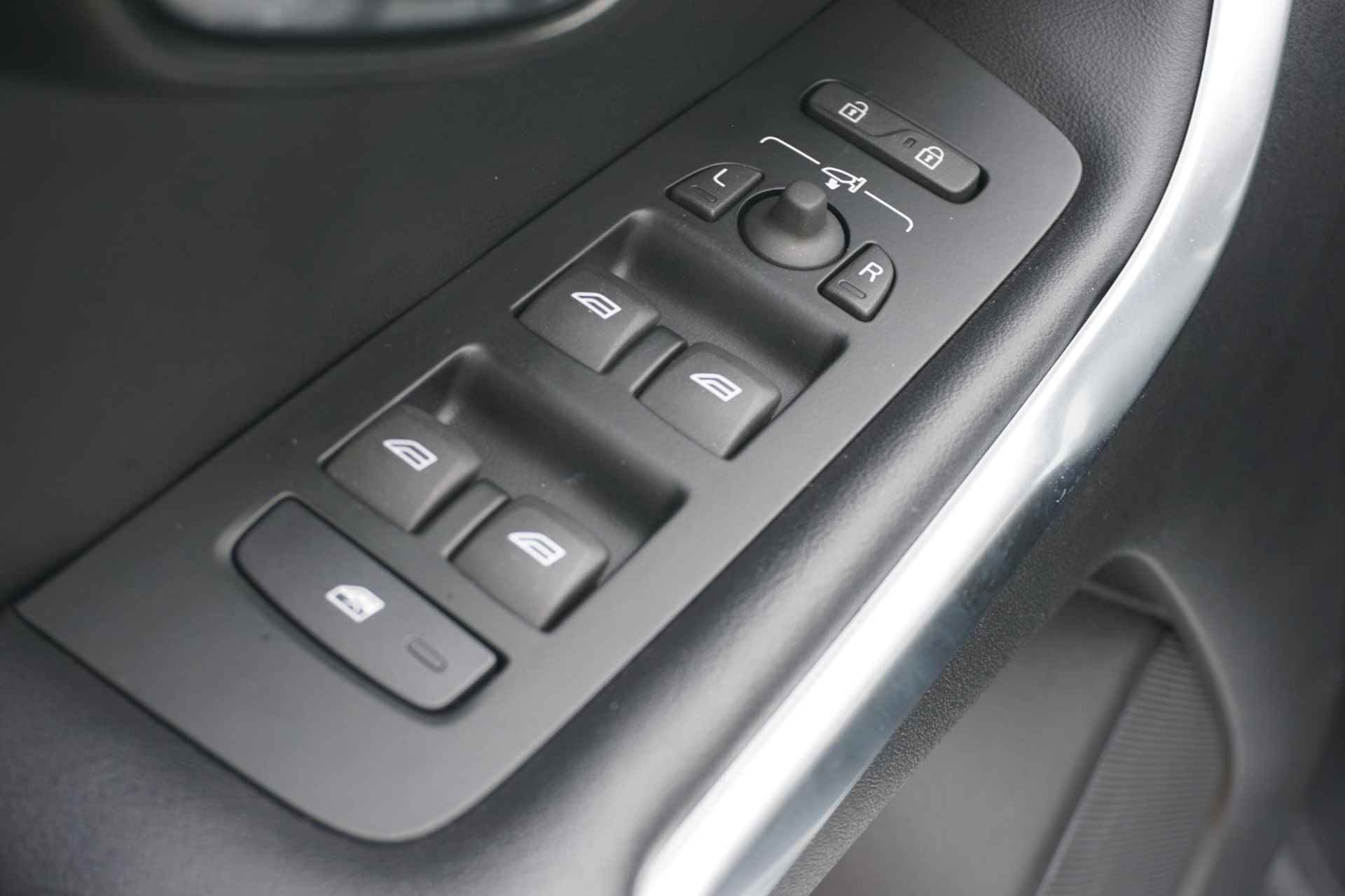 Volvo V40 2.0 T4 Business Sport | Trekhaak | Stoel verwarming | Volvo On Call | Navigatie | LED |  High performance audio | Dealer onderhouden | - 10/22