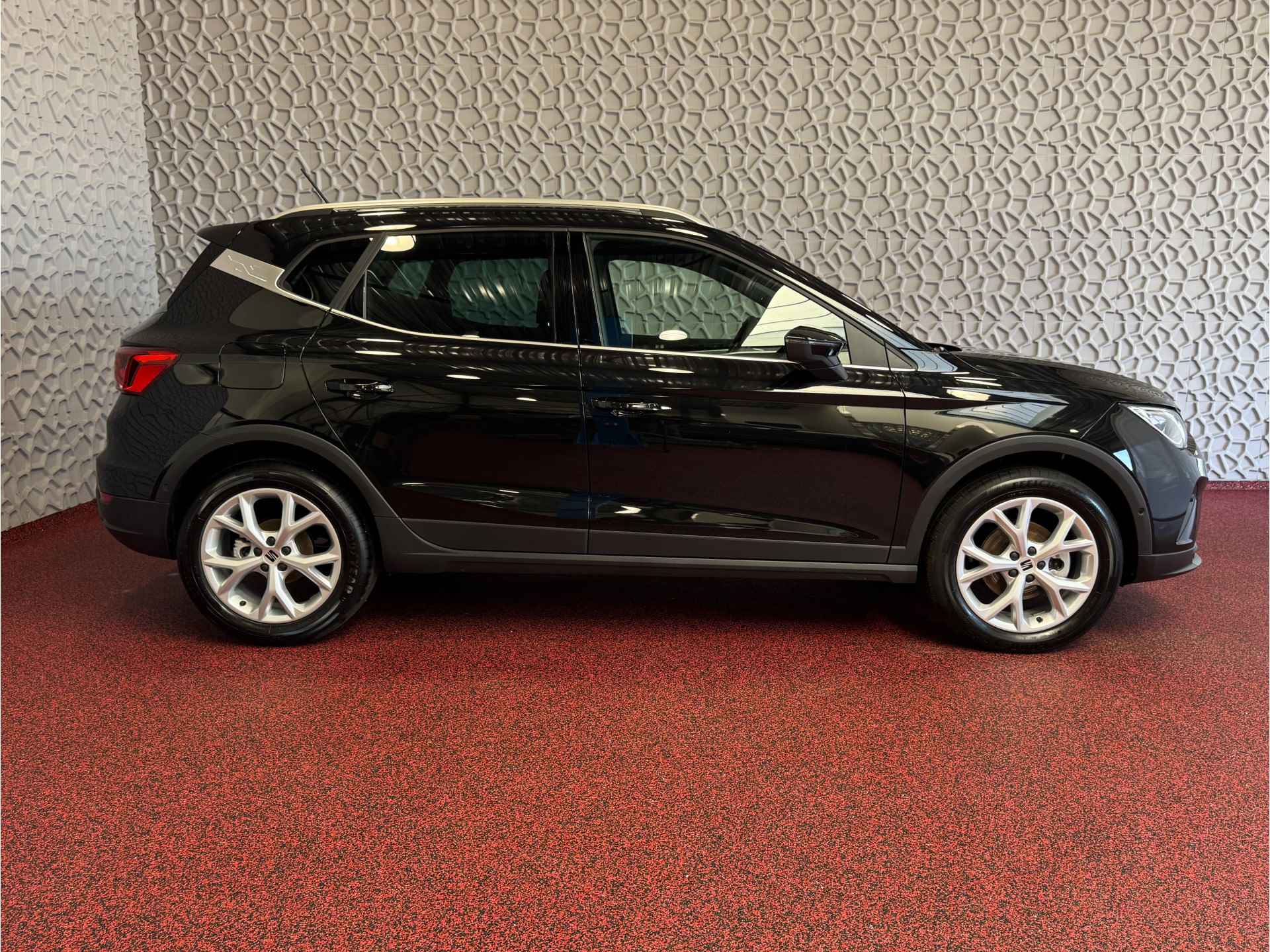 SEAT Arona TSI FR BI-COLOR 115PK LED VIR.COCKPIT CAMERA ADAP.CRUISE 17''LMV 07/2024 10x Seat Arona op voorraad - 59/76