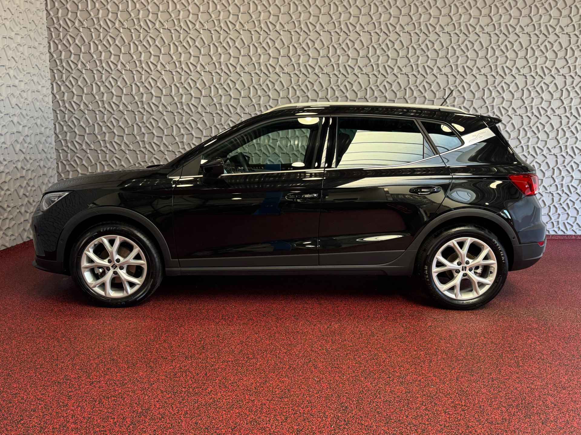 SEAT Arona TSI FR BI-COLOR 115PK LED VIR.COCKPIT CAMERA ADAP.CRUISE 17''LMV 07/2024 10x Seat Arona op voorraad - 60/76