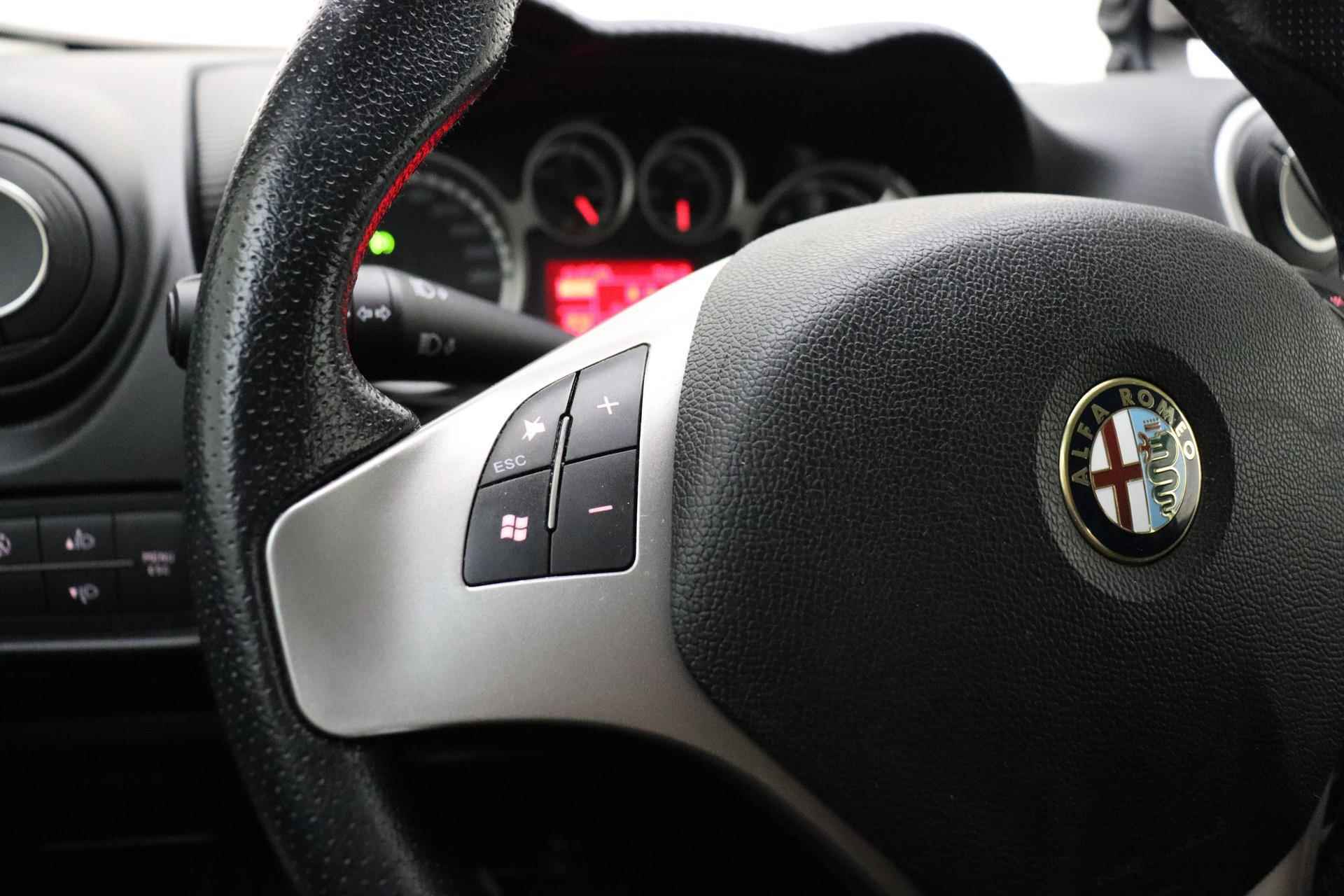 Alfa Romeo MiTo 0.9 TwinAir | Climate Control | Parkeersensoren | Cruise Control | Armsteun | LM velgen | AUX | Isofix | - 22/28