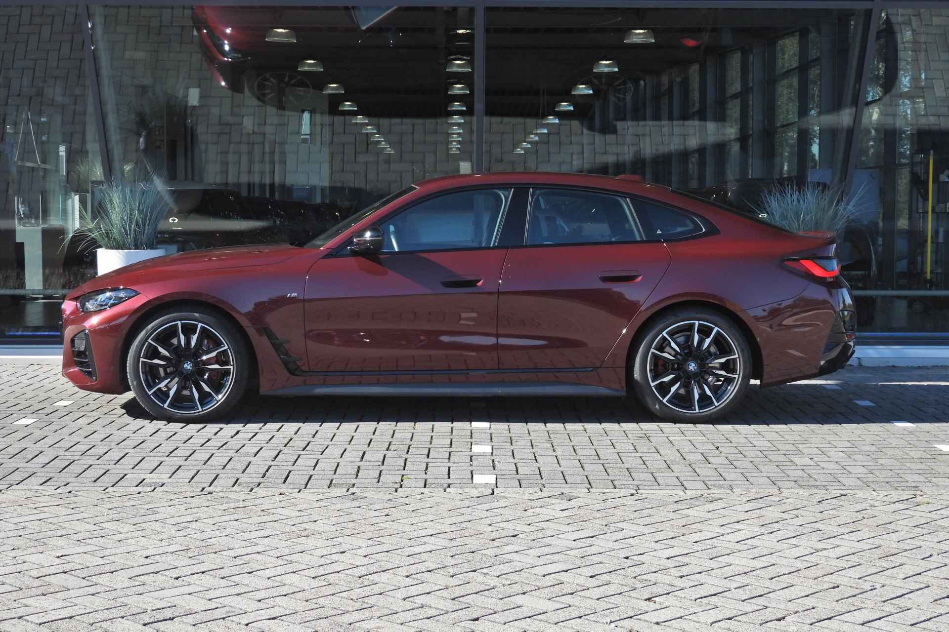 BMW 4 Serie Gran Coupé M440i xDrive High Executive Automaat / M Sportstoelen / Laserlicht / Parking Assistant Plus / M Adaptief onderstel / Head-Up / Driving Assistant Professional - 14/40