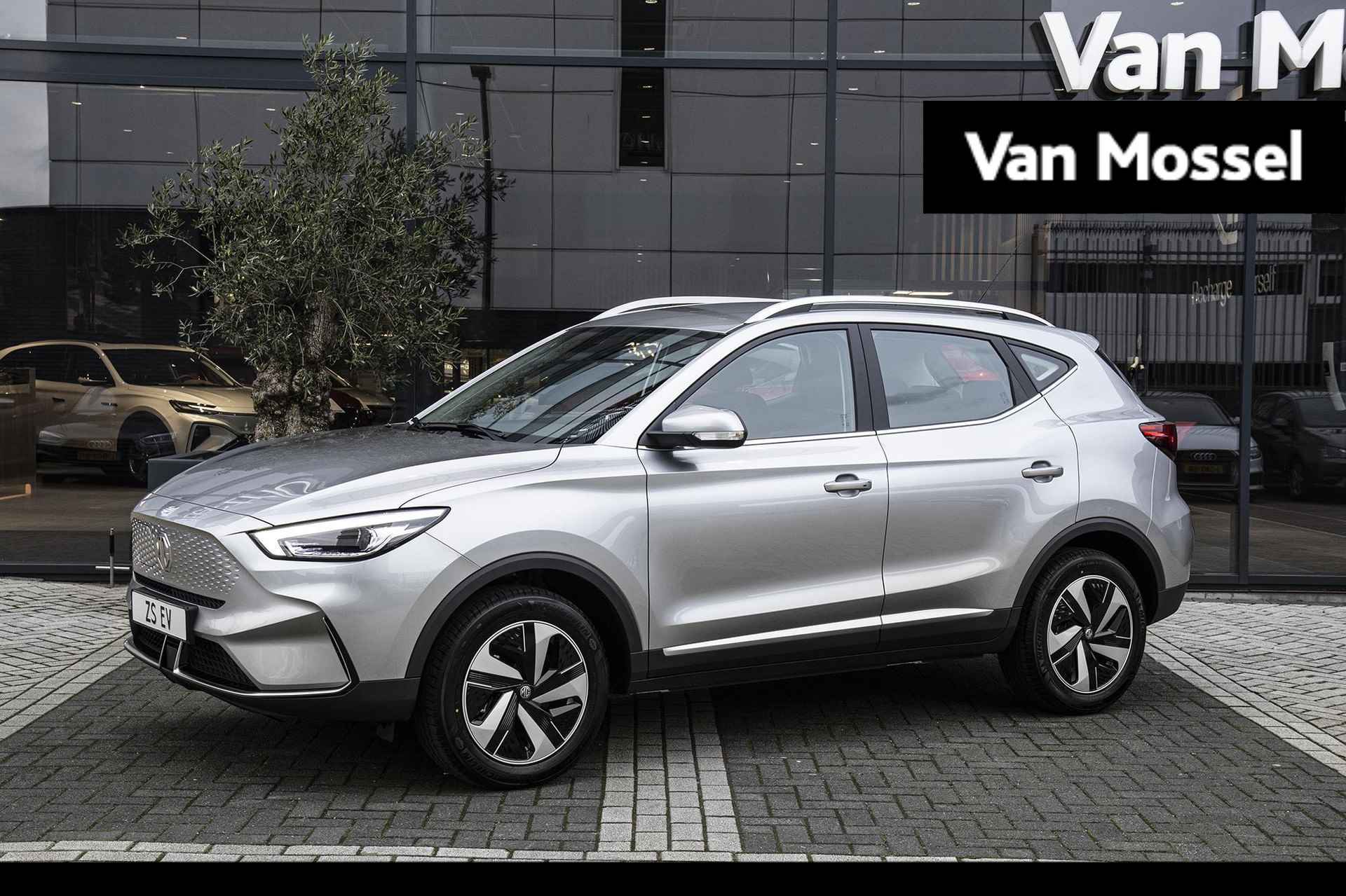 MG ZS EV Long Range Luxury 70 kWh NIEUW | MEGA PREREG DEAL | Subsidie €2.000 | Panoramadak | 360 CAM | 17'' Velgen - 1/5