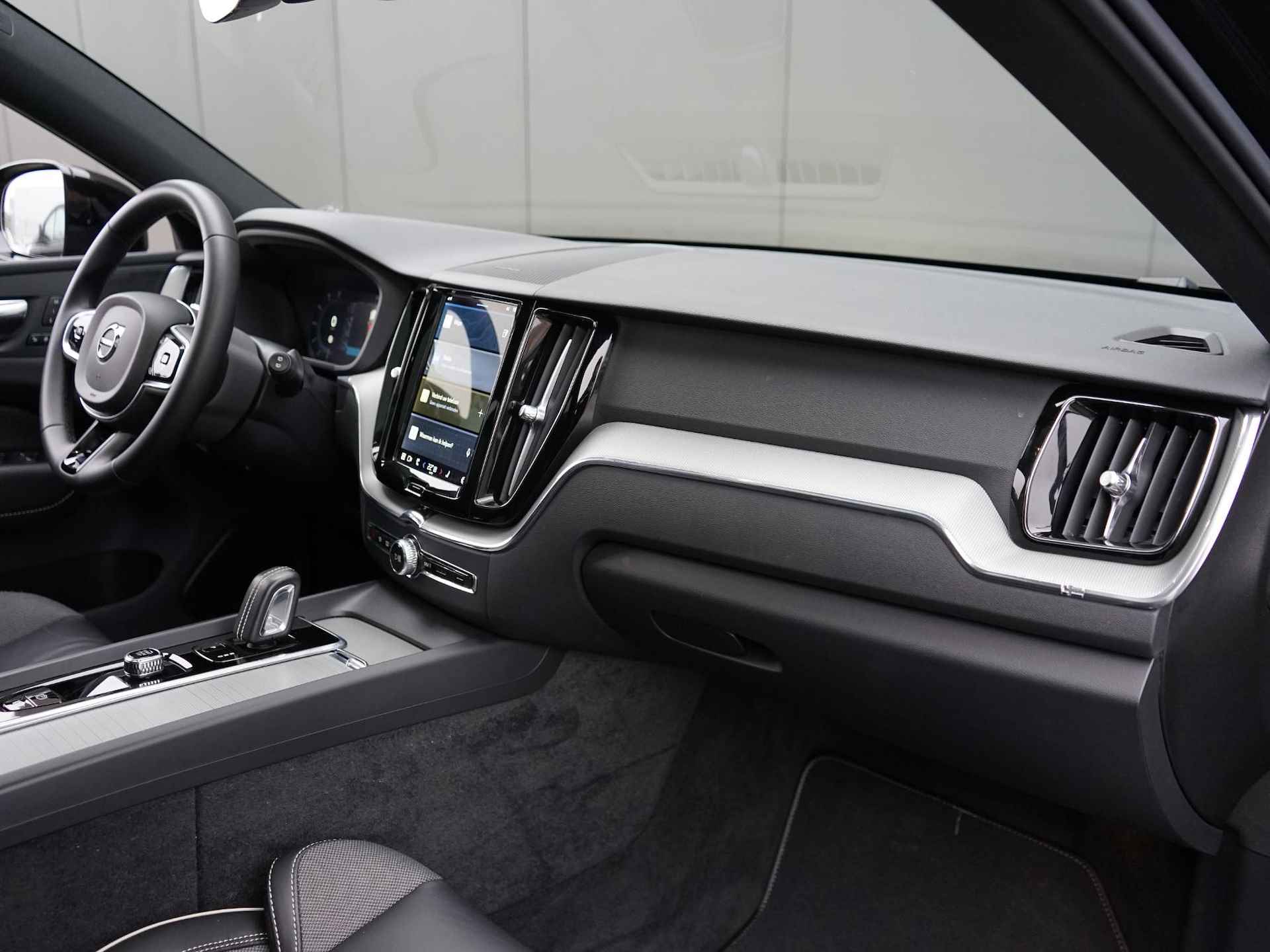 Volvo XC60 2.0 Recharge T6 AWD R-Design Facelift / 1ste eig. / BTW / Dealeronderh. / Panoramadak / Harman Kardon / 360 camera / Trekhaak / Memory stoelen - 16/36