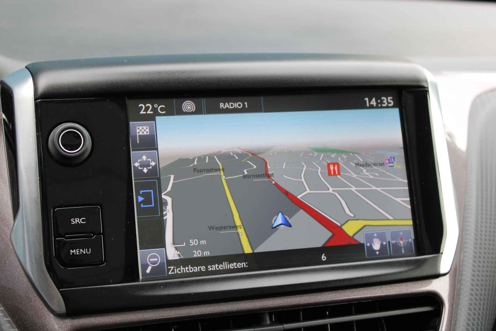 Peugeot 2008 1.2 PureTech Style | Navigatie | Panoramadak | Lichtmetaal | Trekhaak | - 21/27