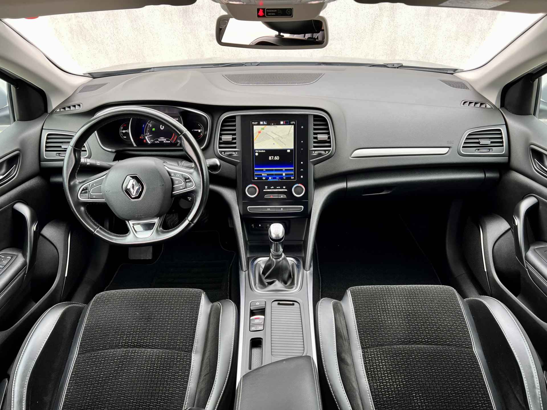 Renault Mégane 1.3 TCe 140 pk Limited | Airco | Navi | Apple-Android | Cruise | Camera | | Groot LED Scherm | % Bovag Occasion Partner % - 21/34