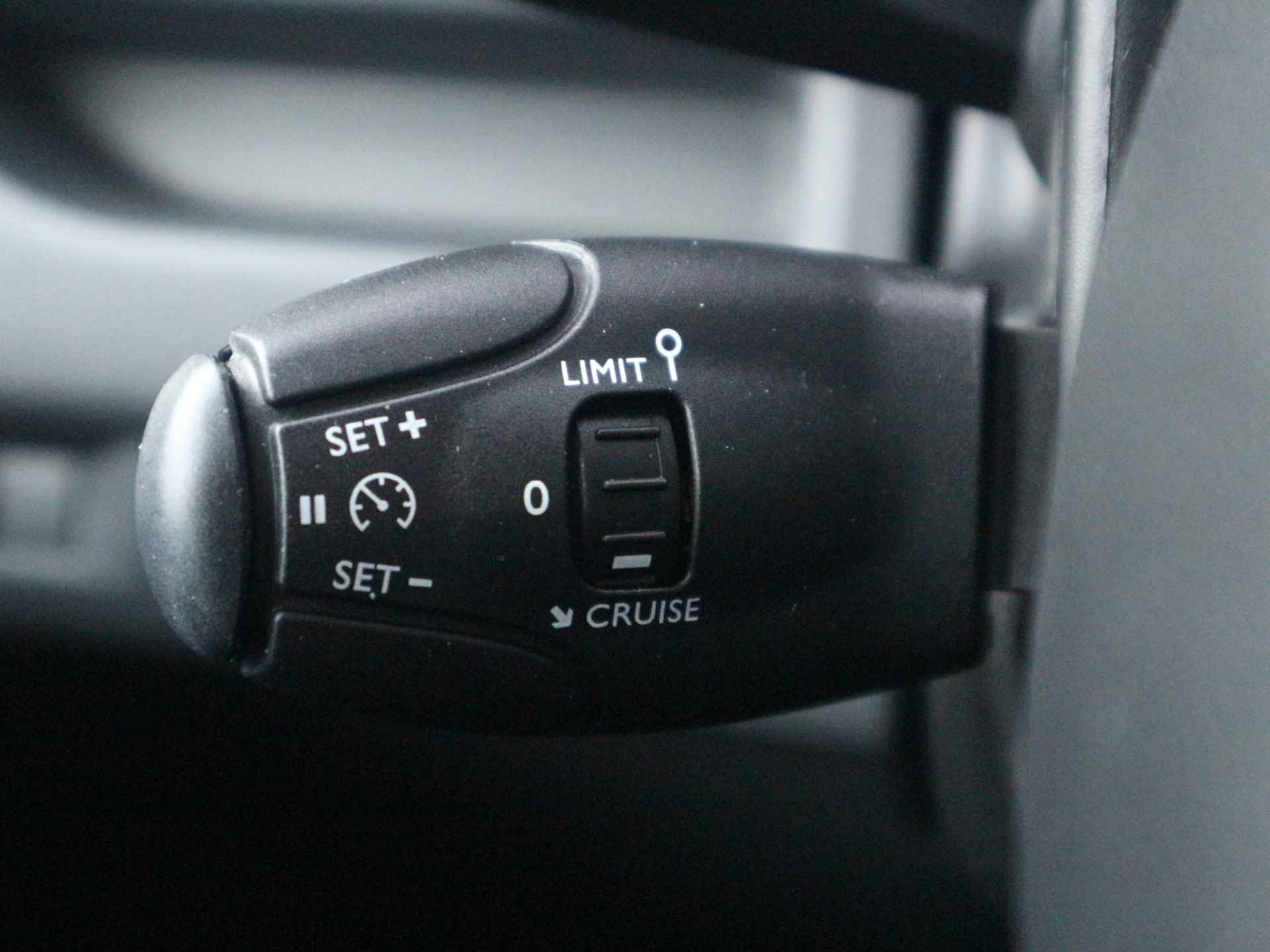 Peugeot Expert 1.5 BlueHDI 100 PK Compact Premium Navigatie | Parkeersensoren | Airco | Laadvloer - 19/34