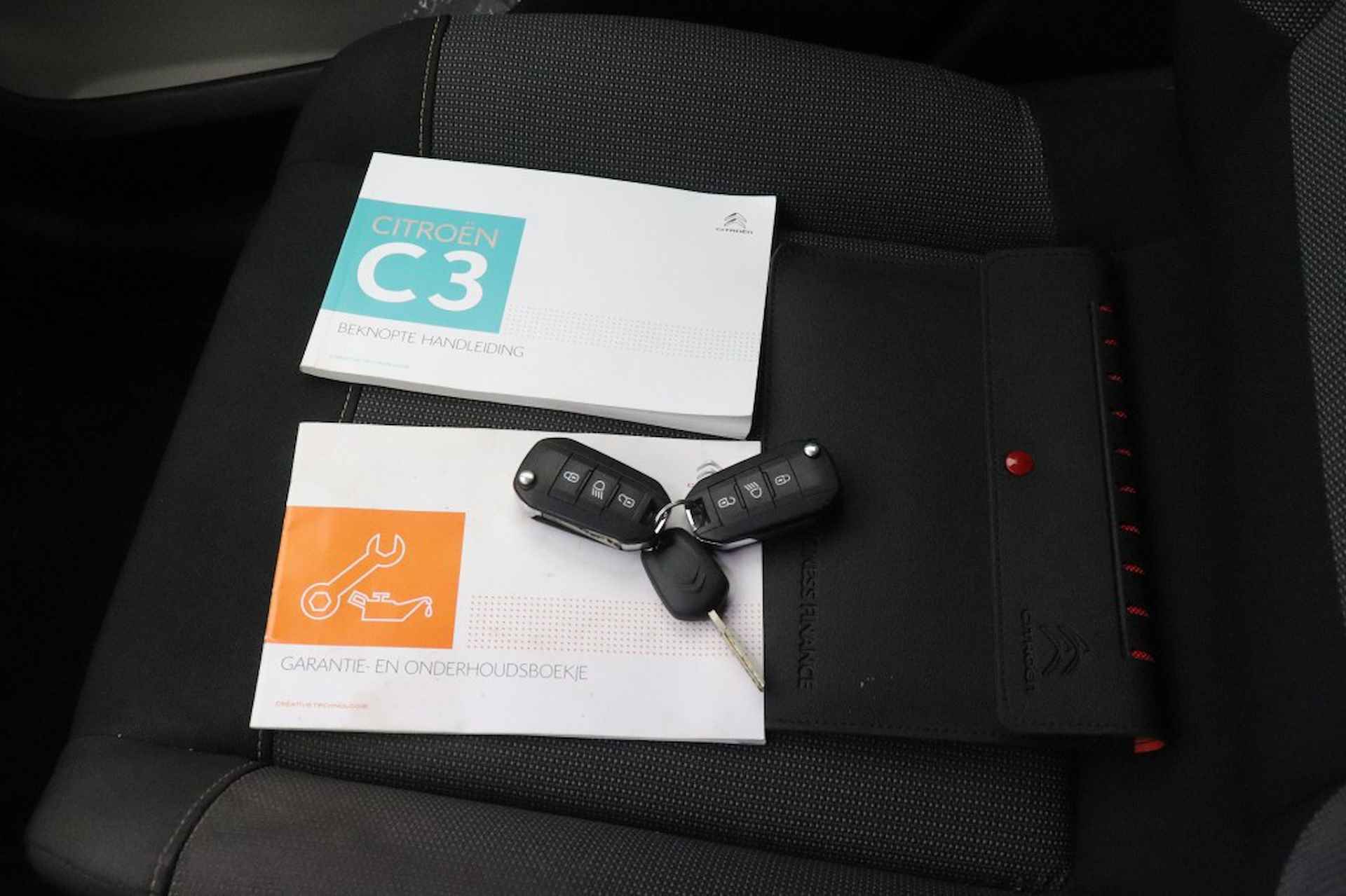 CITROEN C3 1.2 PureTech Feel Edition - Carplay, Navi, Clima - 19/25