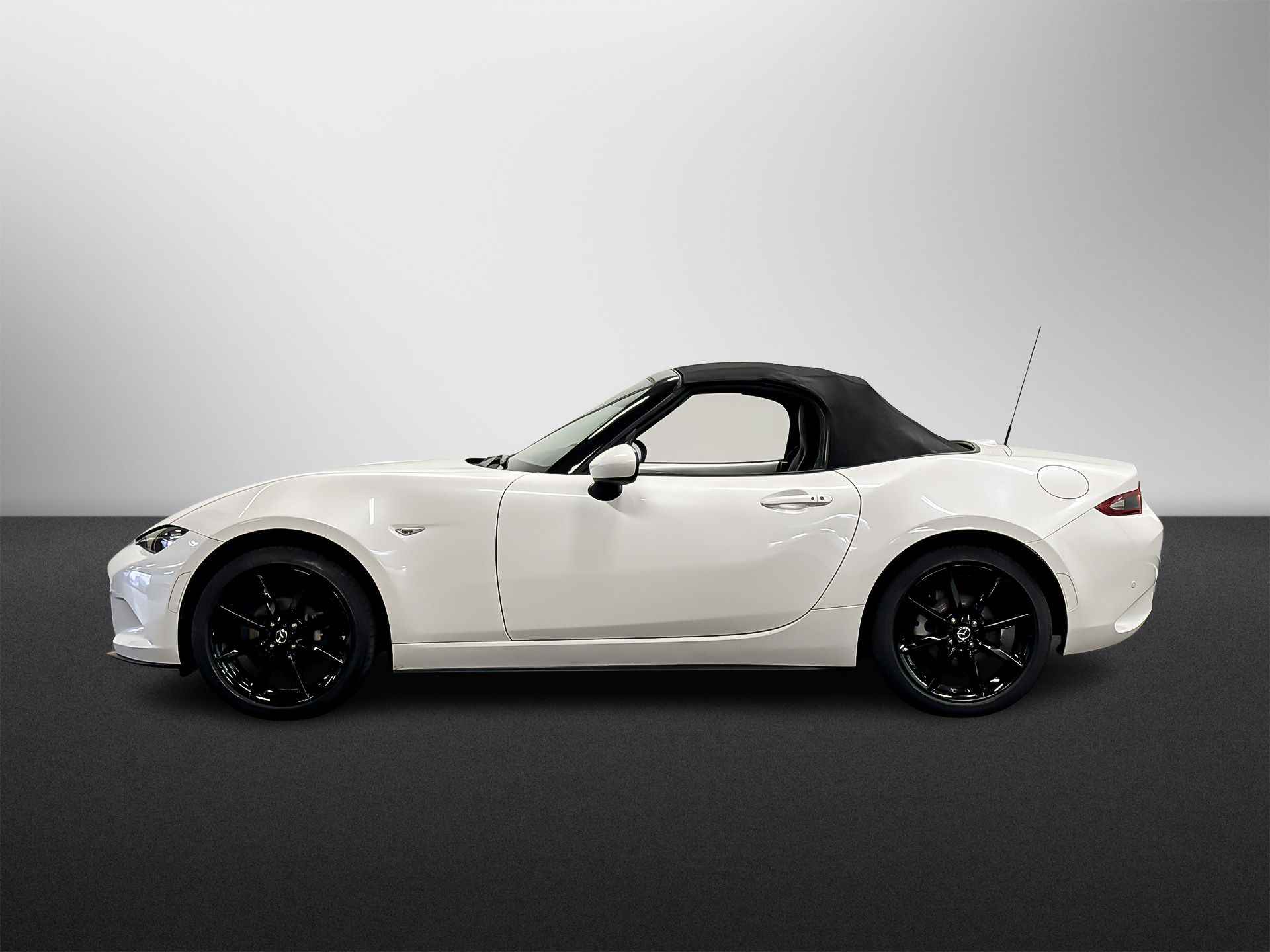 MAZDA Mx-5 1.5 SKYACTIV-G 132PK GT-M BLACK&WHITE NAVI FULL LED CAMERA LEDER PDC NL-AUTO NAP - 4/29