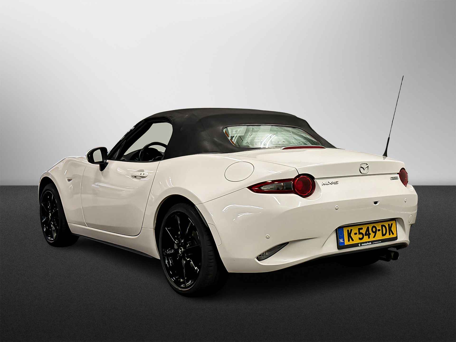 MAZDA Mx-5 1.5 SKYACTIV-G 132PK GT-M BLACK&WHITE NAVI FULL LED CAMERA LEDER PDC NL-AUTO NAP - 6/29