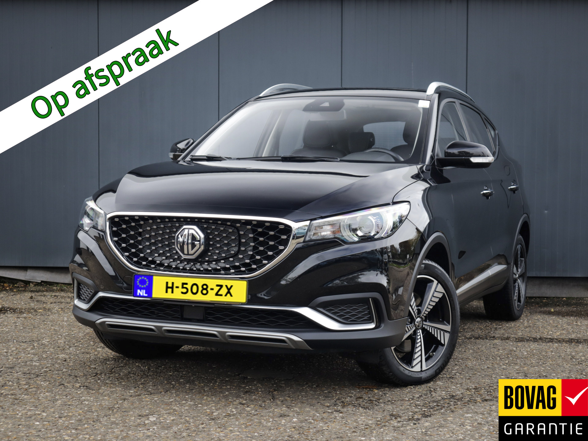 MG ZS EV Luxury 45 kWh (143 PK) (Subside Mogelijk) 2e-Eig, MG-Dealer-Onderh, 12-Mnd-BOVAG, NL-Auto, Leer, Panoramadak, Navigatie/Apple-Carplay/Android-Auto, Adaptive-Cruisecontrol, Keyless-Entry/Start, Achteruitrijcamera, DAB, Stoelverwarming, Parkeersensoren, Licht-Zicht-Pakket, Lm-Velgen-16Inch, Privacy-Glas