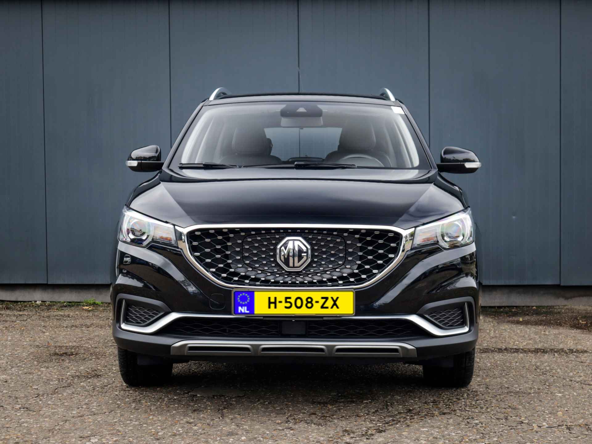 MG ZS EV Luxury 45 kWh (143 PK) (Subside Mogelijk) 2e-Eig, MG-Dealer-Onderh, 12-Mnd-BOVAG, NL-Auto, Leer, Panoramadak, Navigatie/Apple-Carplay/Android-Auto, Adaptive-Cruisecontrol, Keyless-Entry/Start, Achteruitrijcamera, DAB, Stoelverwarming, Parkeersensoren, Licht-Zicht-Pakket, Lm-Velgen-16Inch, Privacy-Glas - 41/45