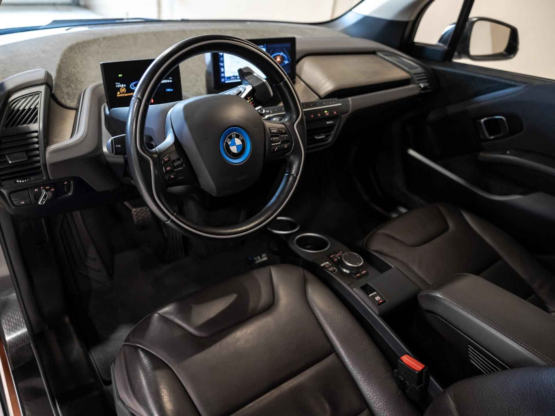 BMW I3 S 120Ah 42 kWh RoadStyle Edition / 184pk / Leder / Groot navigatie scherm / - 10/28