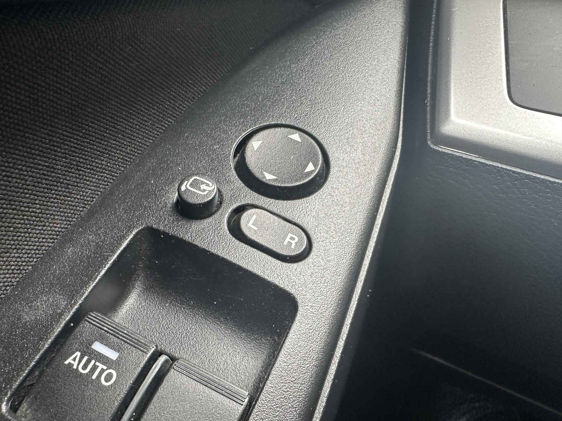 Mazda 3 Automaat 2.0 Limited CLIMA,ALL SEASONS,LICHTMETAAL - 23/26