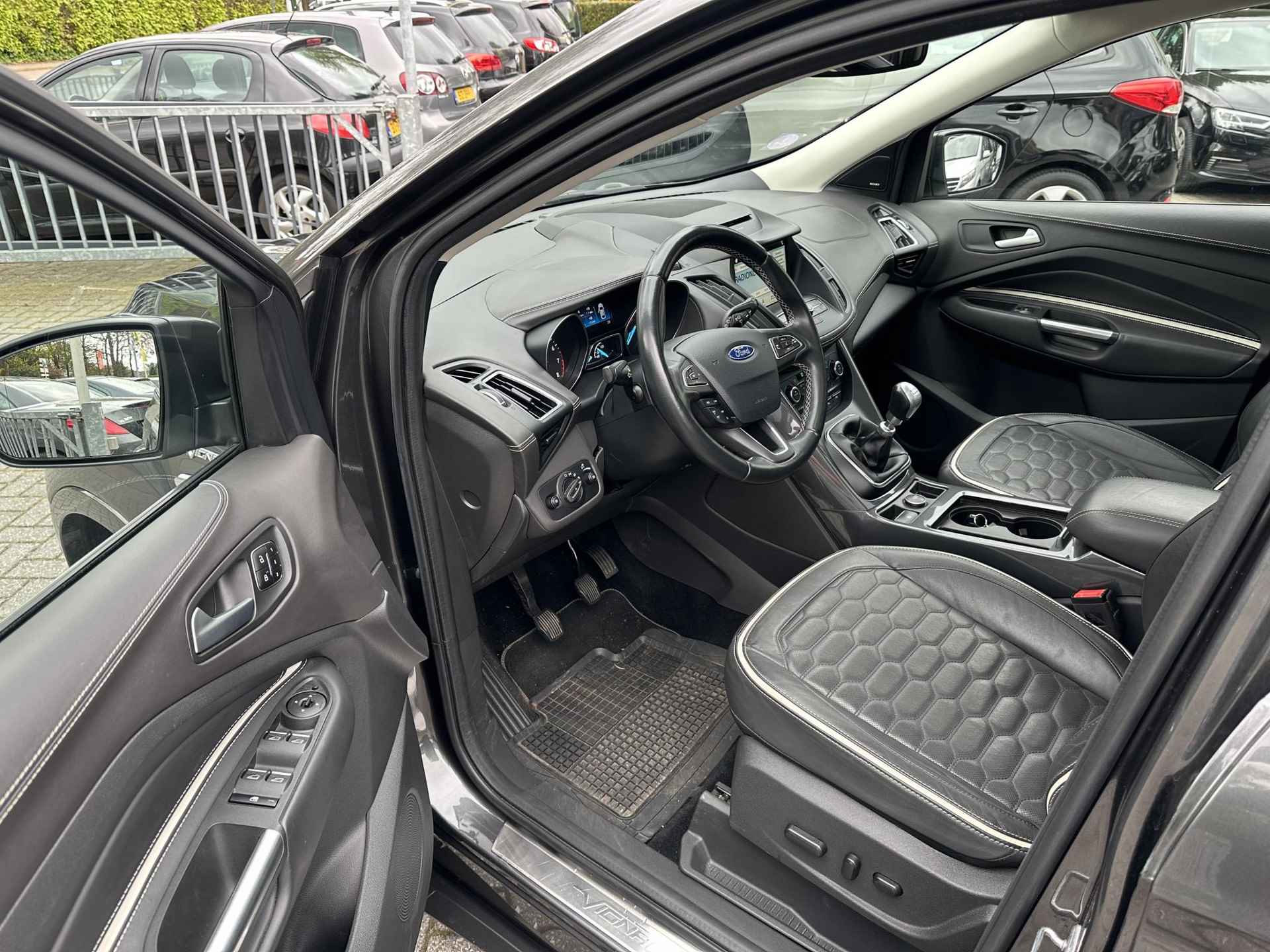 Ford Kuga 1.5 EcoBoost Vignale Panorama|Leder|LED|Keyless|Trekhaak - 16/42
