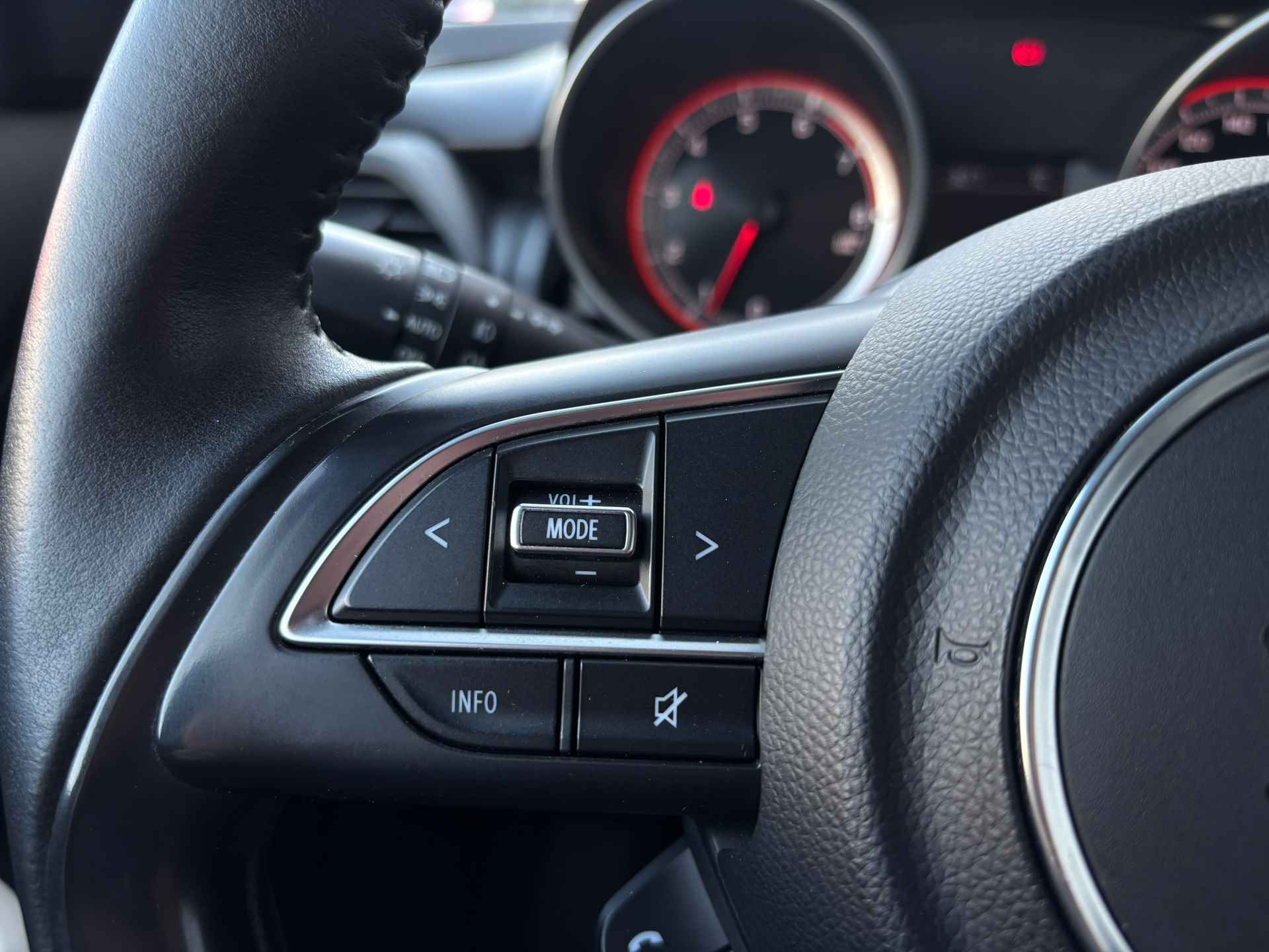 Suzuki SWIFT 1.2 Select Navigatie|Camera|Carplay|Stoelverw.|Airco - 25/30