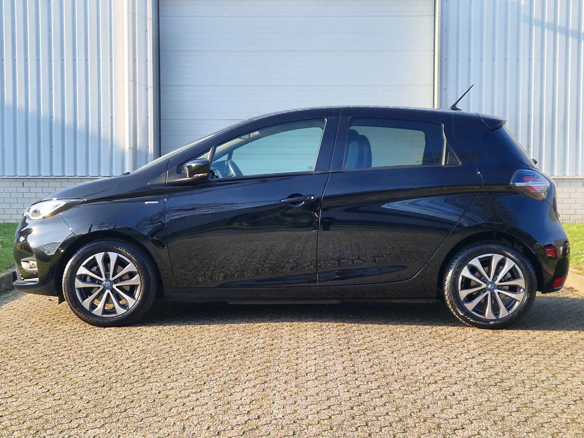 Renault ZOE R135 Edition One 52 kWh / Dealer Onderhouden / Koop Accu / Snel Laden / Stoel & Stuur Verwarming / Apple Carplay & Android Auto / Groot Navigatie Scherm / Bose audio / Achterruitrijcamera / Ledere Bekleding / - 12/37