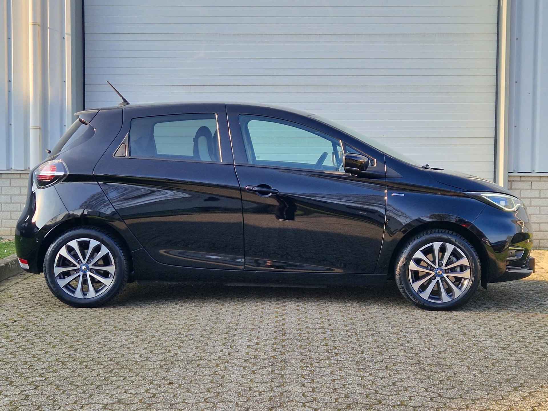 Renault ZOE R135 Edition One 52 kWh / Dealer Onderhouden / Koop Accu / Snel Laden / Stoel & Stuur Verwarming / Apple Carplay & Android Auto / Groot Navigatie Scherm / Bose audio / Achterruitrijcamera / Ledere Bekleding / - 20/37