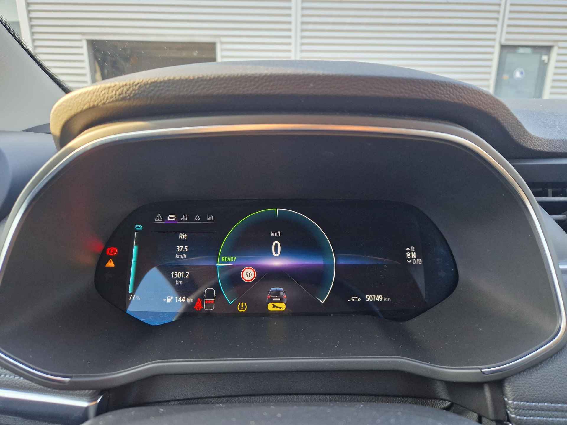 Renault ZOE R135 Edition One 52 kWh / Dealer Onderhouden / Koop Accu / Snel Laden / Stoel & Stuur Verwarming / Apple Carplay & Android Auto / Groot Navigatie Scherm / Bose audio / Achterruitrijcamera / Ledere Bekleding / - 24/37