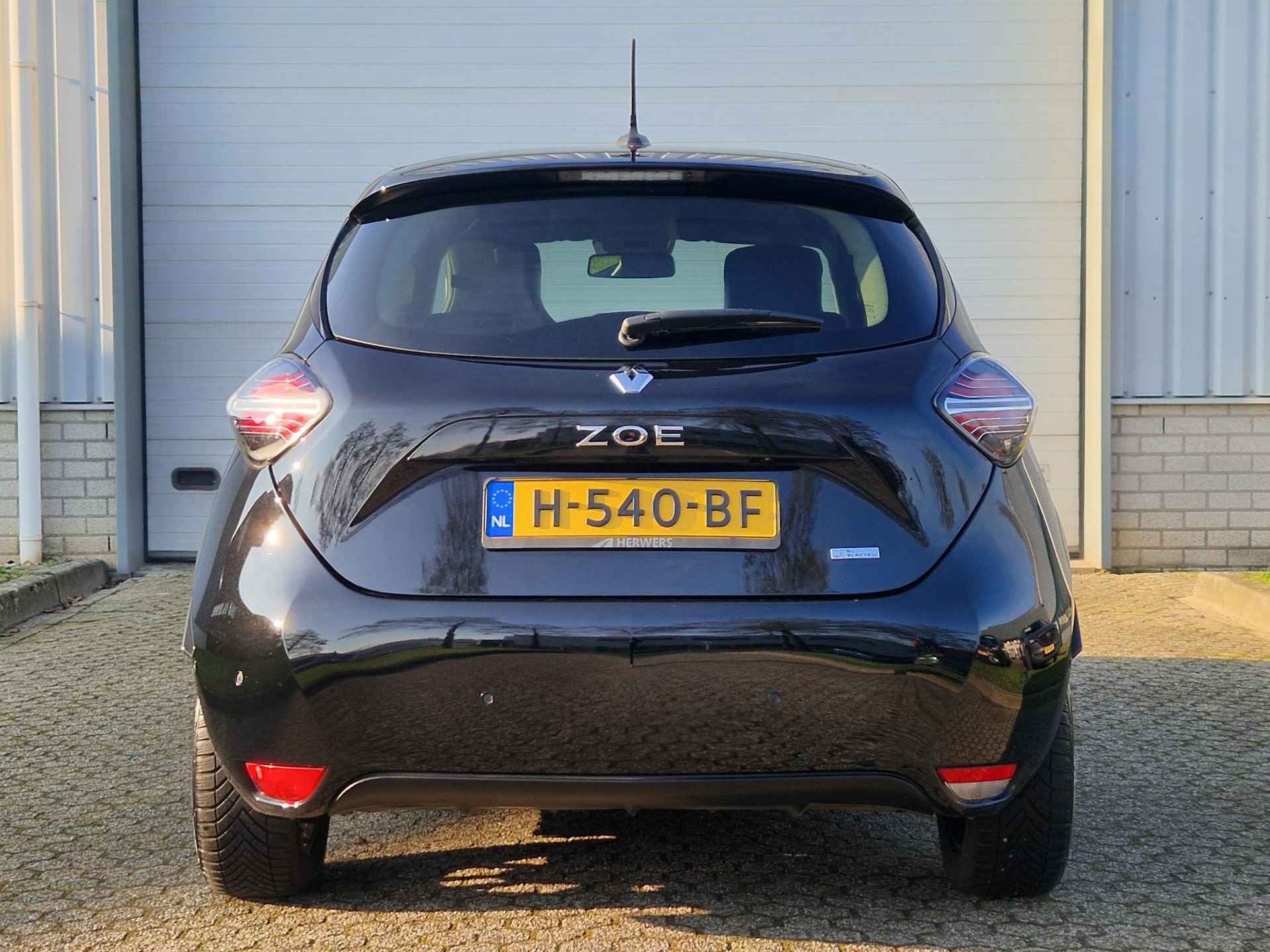 Renault ZOE R135 Edition One 52 kWh / Dealer Onderhouden / Koop Accu / Snel Laden / Stoel & Stuur Verwarming / Apple Carplay & Android Auto / Groot Navigatie Scherm / Bose audio / Achterruitrijcamera / Ledere Bekleding / - 27/37