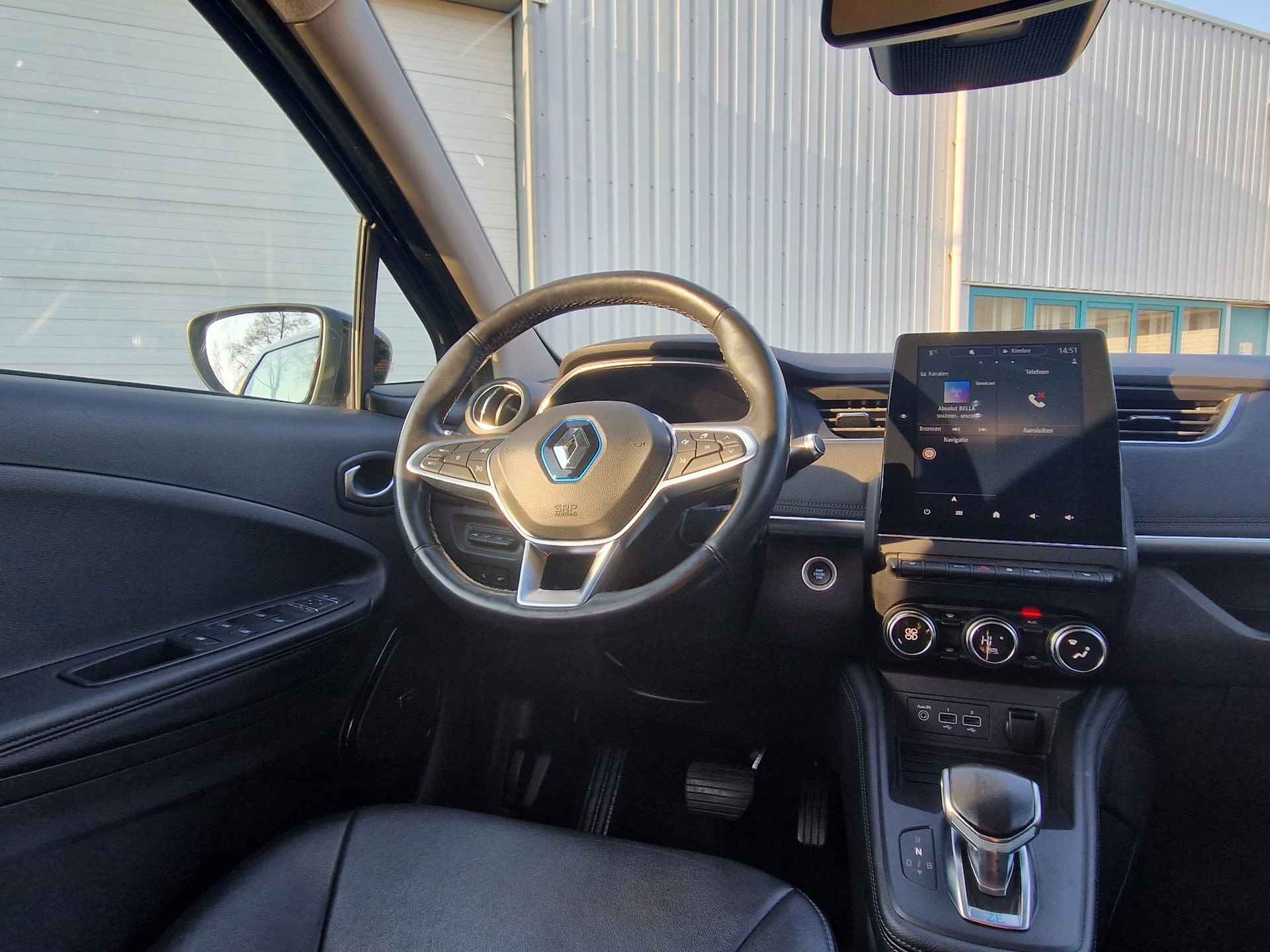 Renault ZOE R135 Edition One 52 kWh / Dealer Onderhouden / Koop Accu / Snel Laden / Stoel & Stuur Verwarming / Apple Carplay & Android Auto / Groot Navigatie Scherm / Bose audio / Achterruitrijcamera / Ledere Bekleding / - 31/37