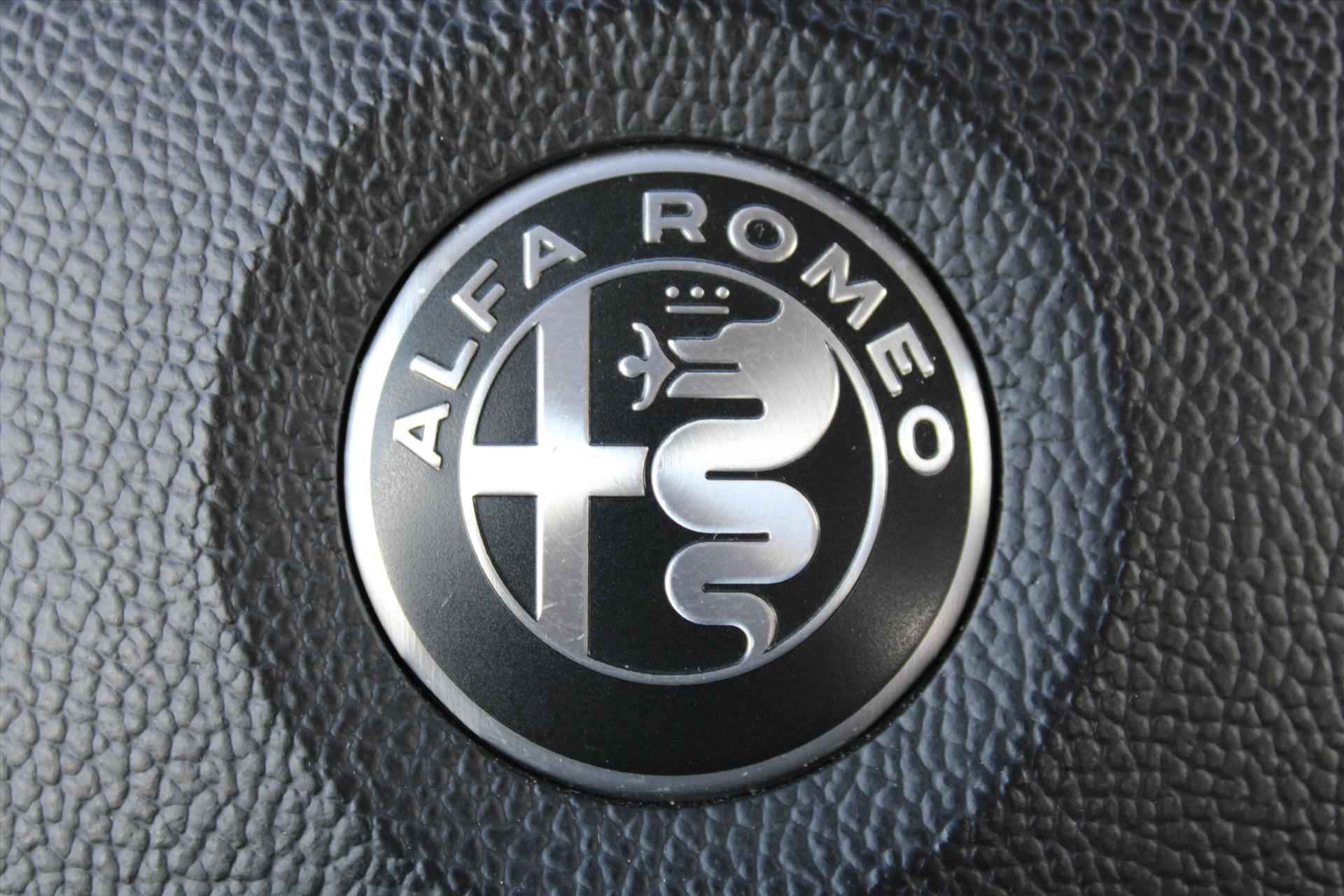Alfa Romeo Mito 1.4 Turbo 185pk  TCT Automaat Super | Squadra Tuning + BMC Filter | Lederen bekleding | Navigatie | Dealer onderhouden | NL Auto | - 26/47
