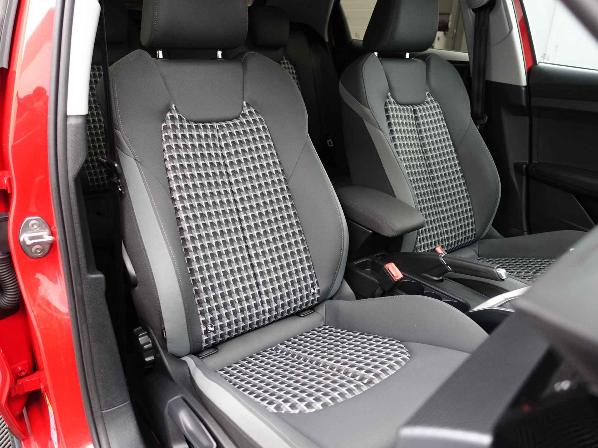 Audi A1 Citycarver 30 TFSI S-line Aut- Two Tone, Xenon Led, CarPlay, Virtual Cockpit, Keyless, Stoelverwarming - 26/39