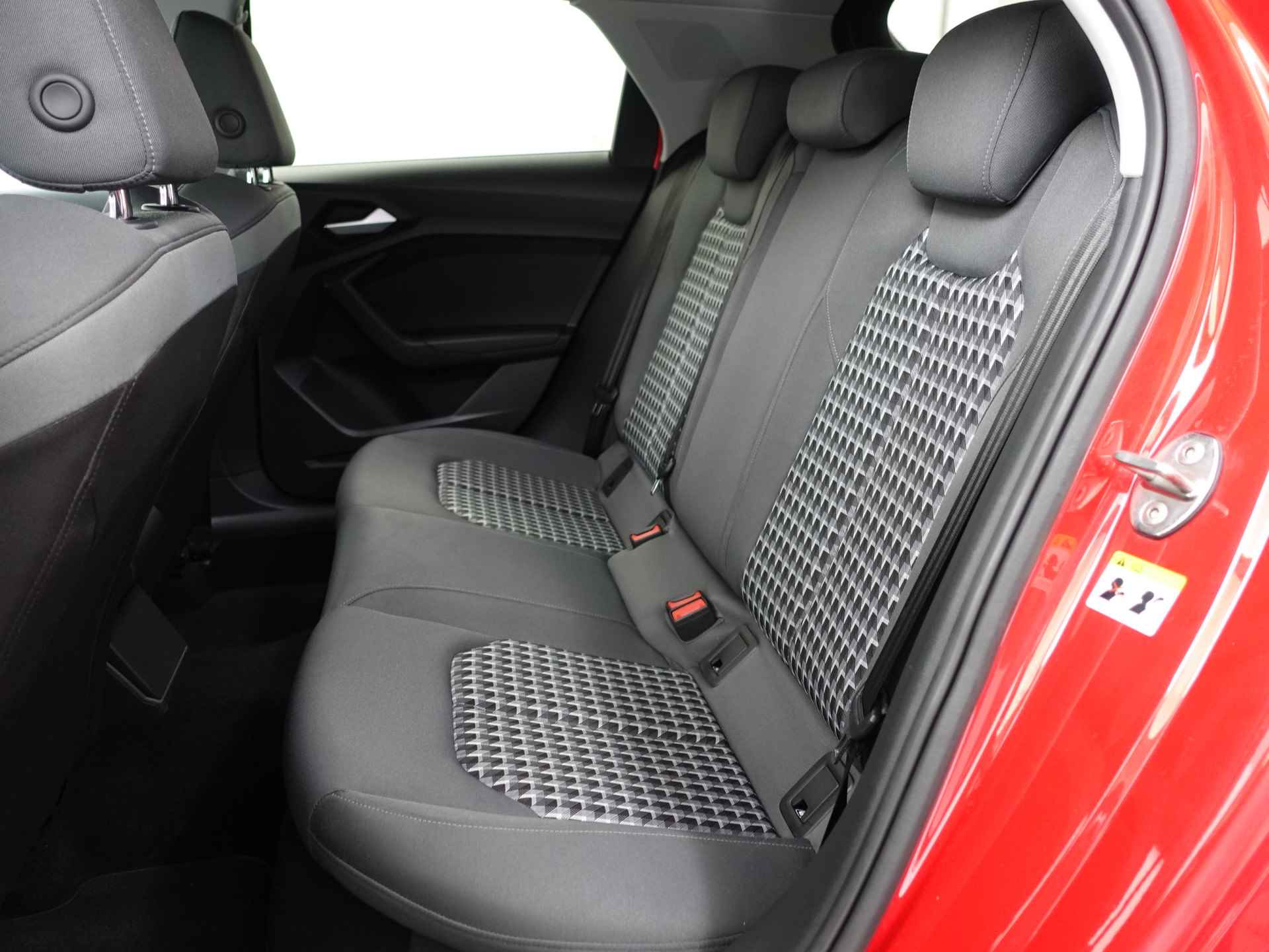 Audi A1 Citycarver 30 TFSI S-line Aut- Two Tone, Xenon Led, CarPlay, Virtual Cockpit, Keyless, Stoelverwarming - 27/39