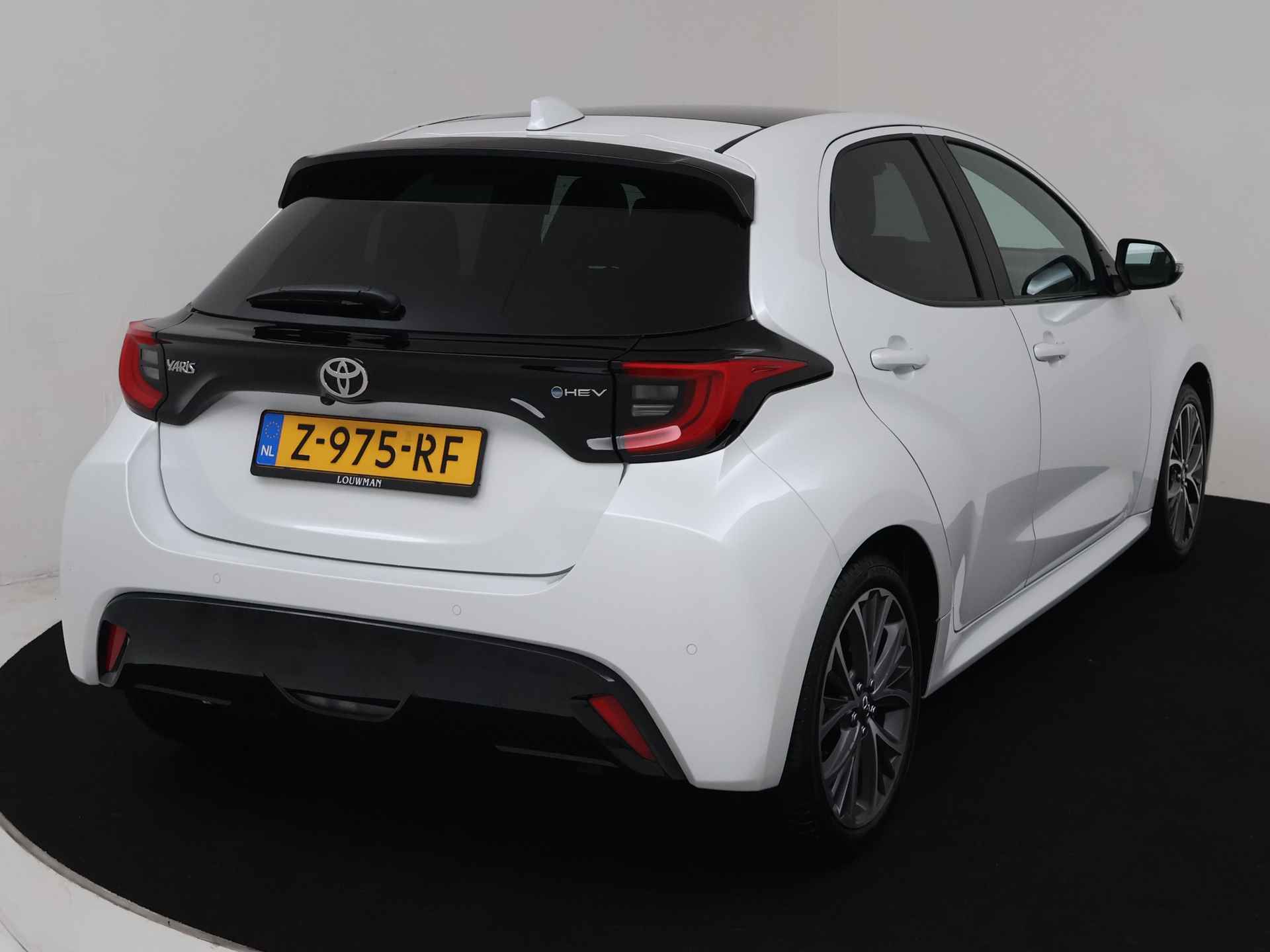 Toyota Yaris 1.5 Hybrid 130 Executive | JBL | Panoramadak | Head-up Display | Navigatie | Camera | Parkeersensoren | LM velgen | Stoel en stuurwiel verwarmd | - 18/42