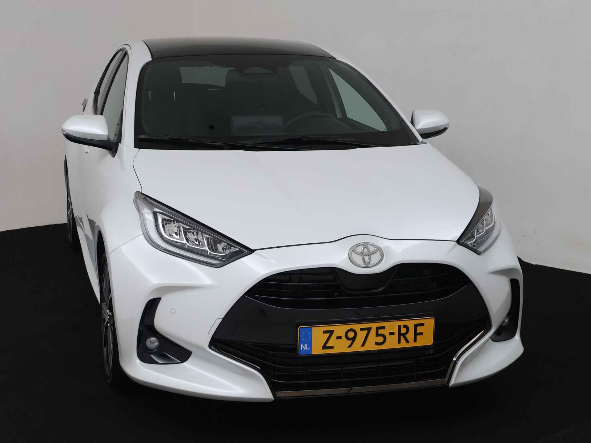 Toyota Yaris 1.5 Hybrid 130 Executive | JBL | Panoramadak | Head-up Display | Navigatie | Camera | Parkeersensoren | LM velgen | Stoel en stuurwiel verwarmd | - 27/42