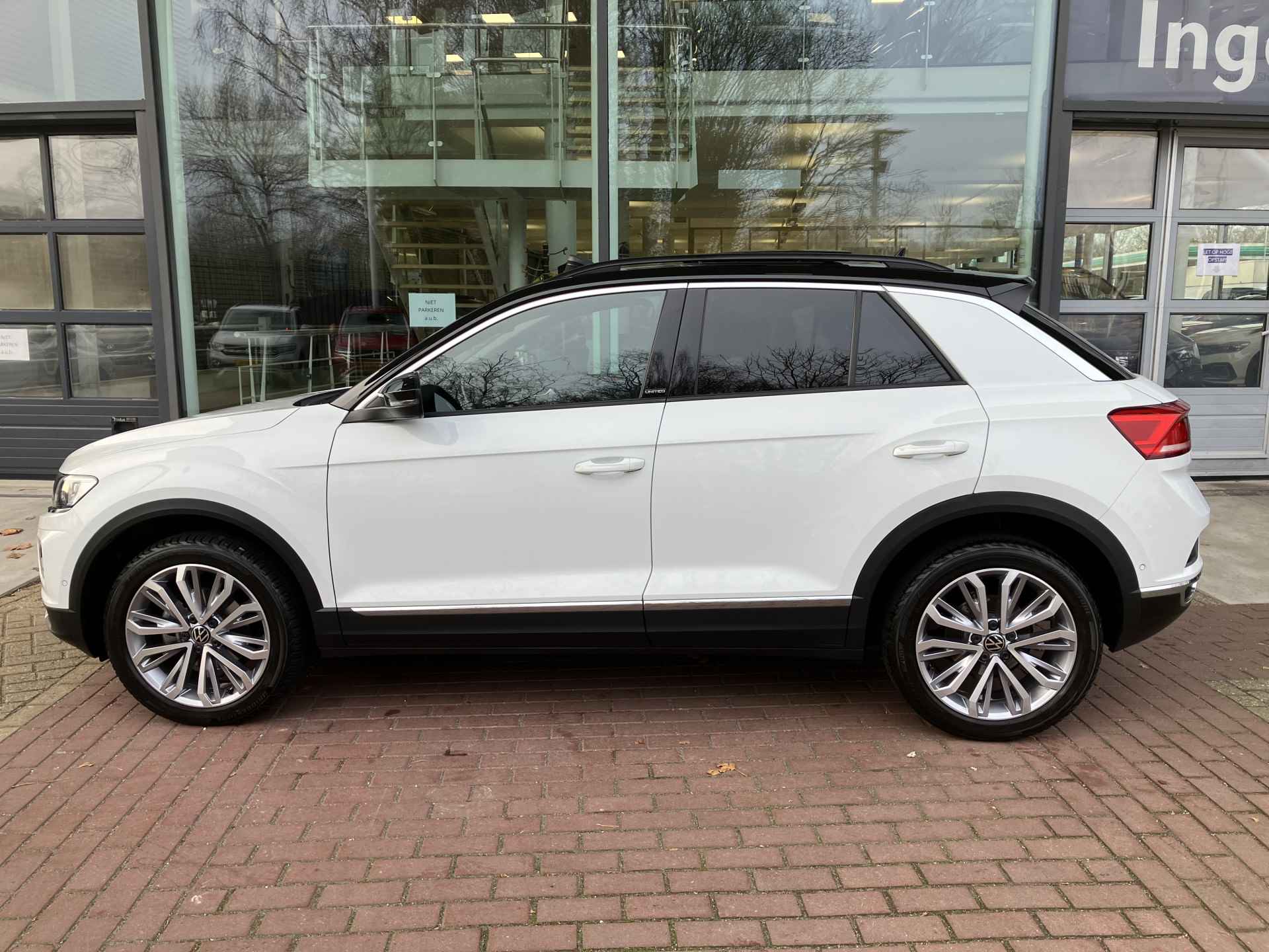 Volkswagen T-Roc 1.5 TSI Style / DSG / 18 Inch / Virtual Cockpit / Panorama dak / Zwart dak / 12 Maanden Garantie! - 10/25